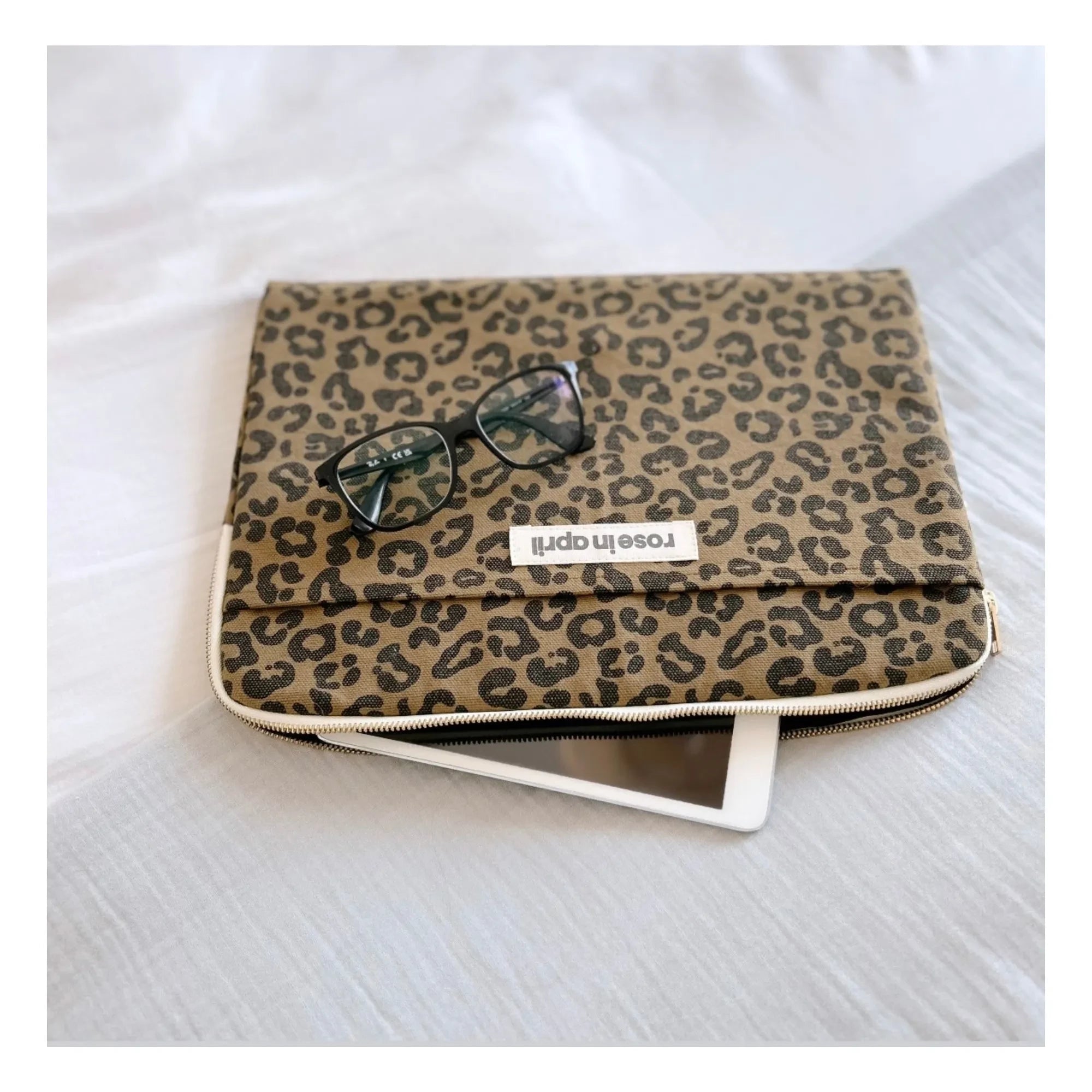 Rose in April - Estuche para ordenador Graou | Olivo