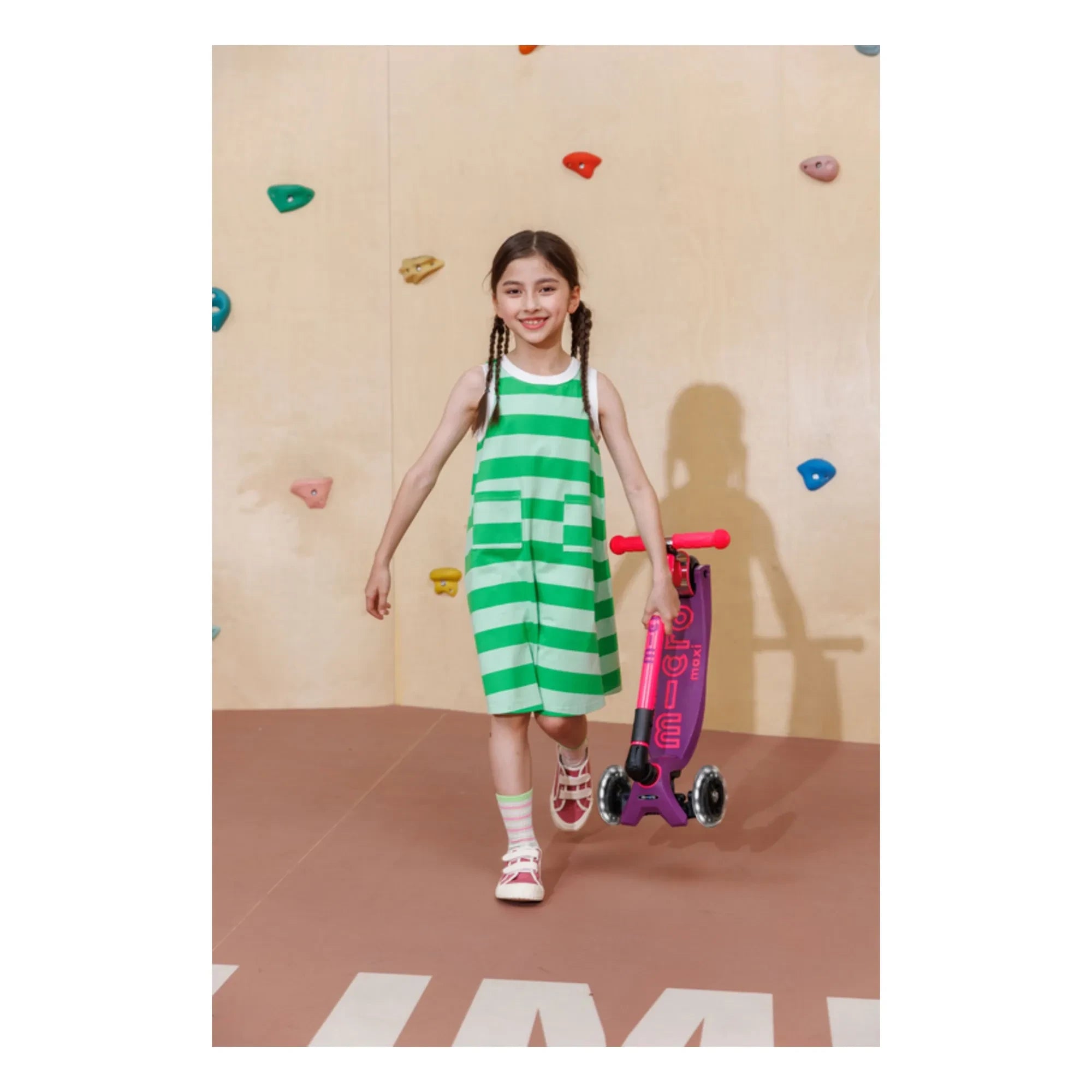 Patinete Micro - Maxi Plegable Neón LED | Rosa