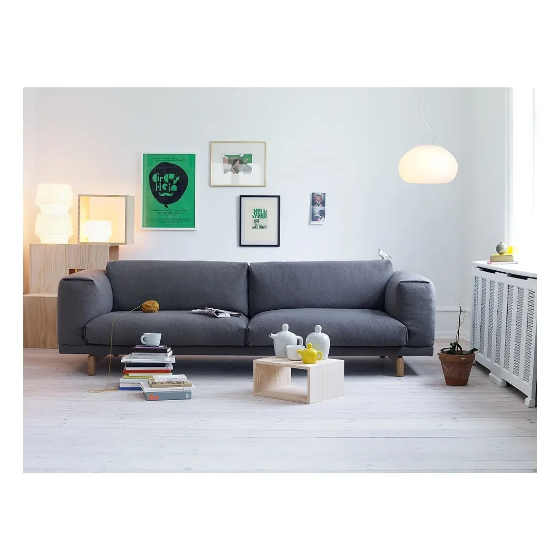 Muuto - Sofá de tres plazas Rest | Gris oscuro