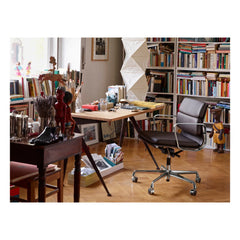 Vitra - Silla giratoria Soft Pad EA 217 de piel | Negro