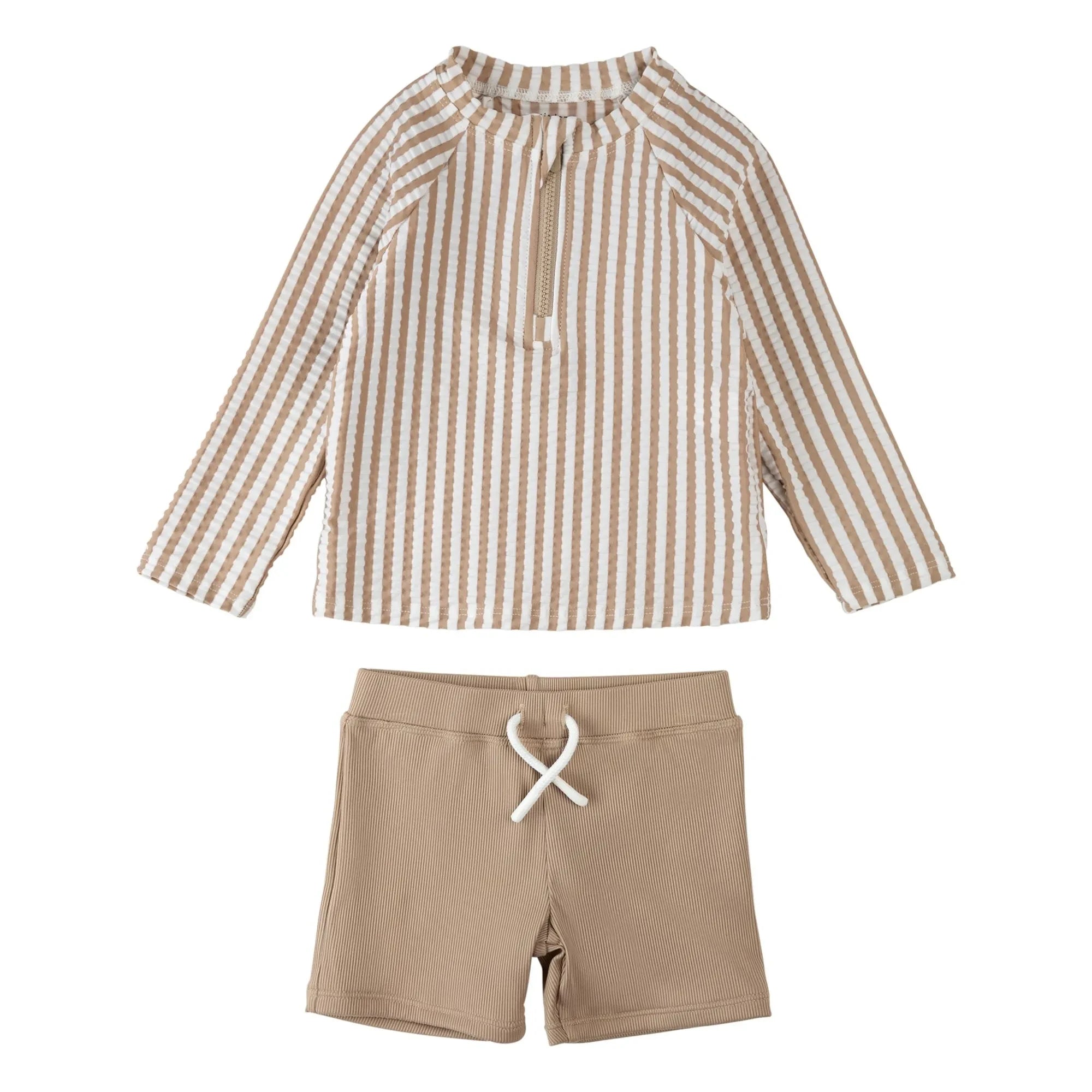 Petit Lem - Conjunto de camiseta y pantalón corto a rayas de seersucker con protección UV de fibras recicladas | Beige