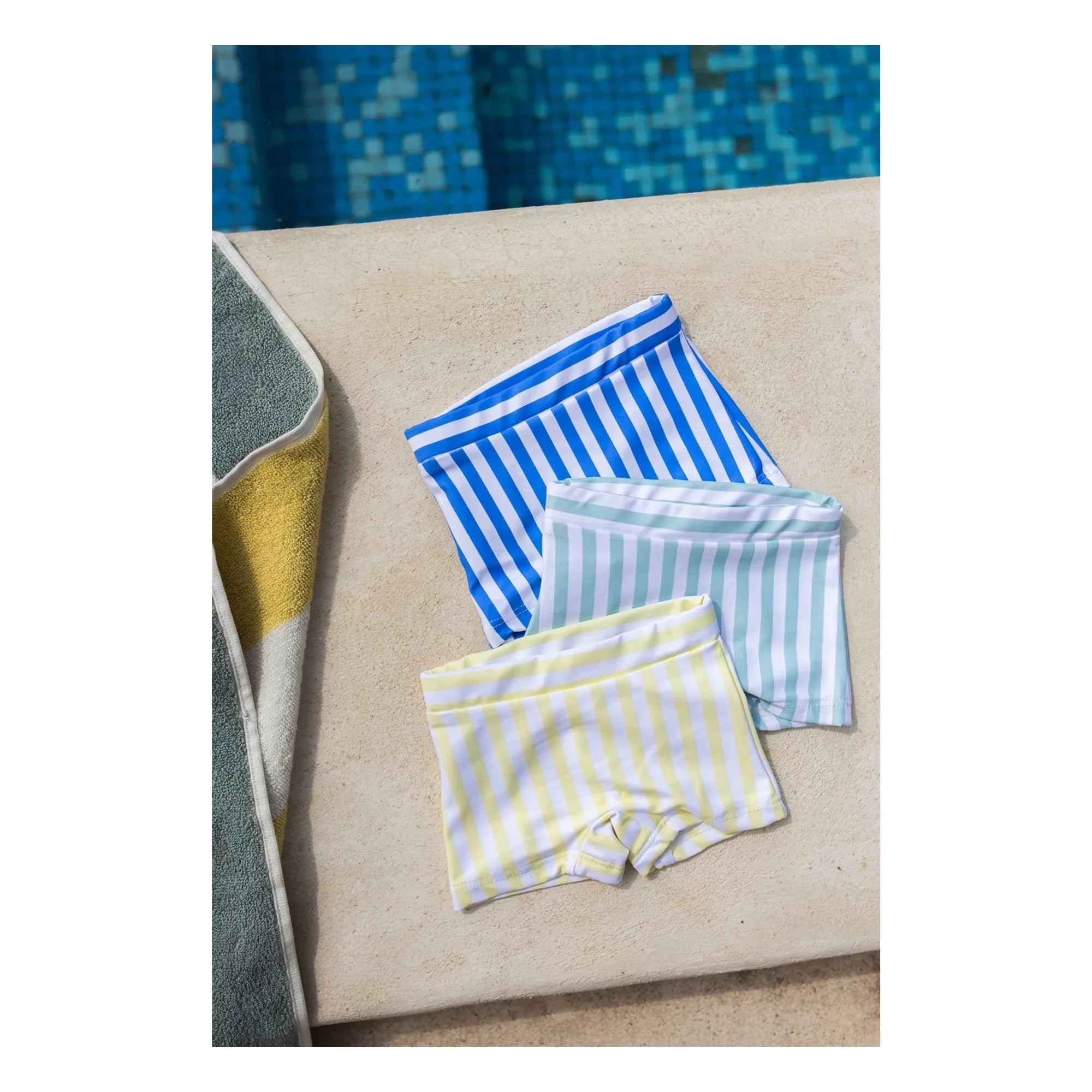 1+ en la familia - Morell Bañador Short Rayas | Verde almendra