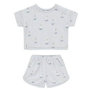 Quincy Mae - Conjunto de camiseta y pantalón corto con velero | Gris azulado