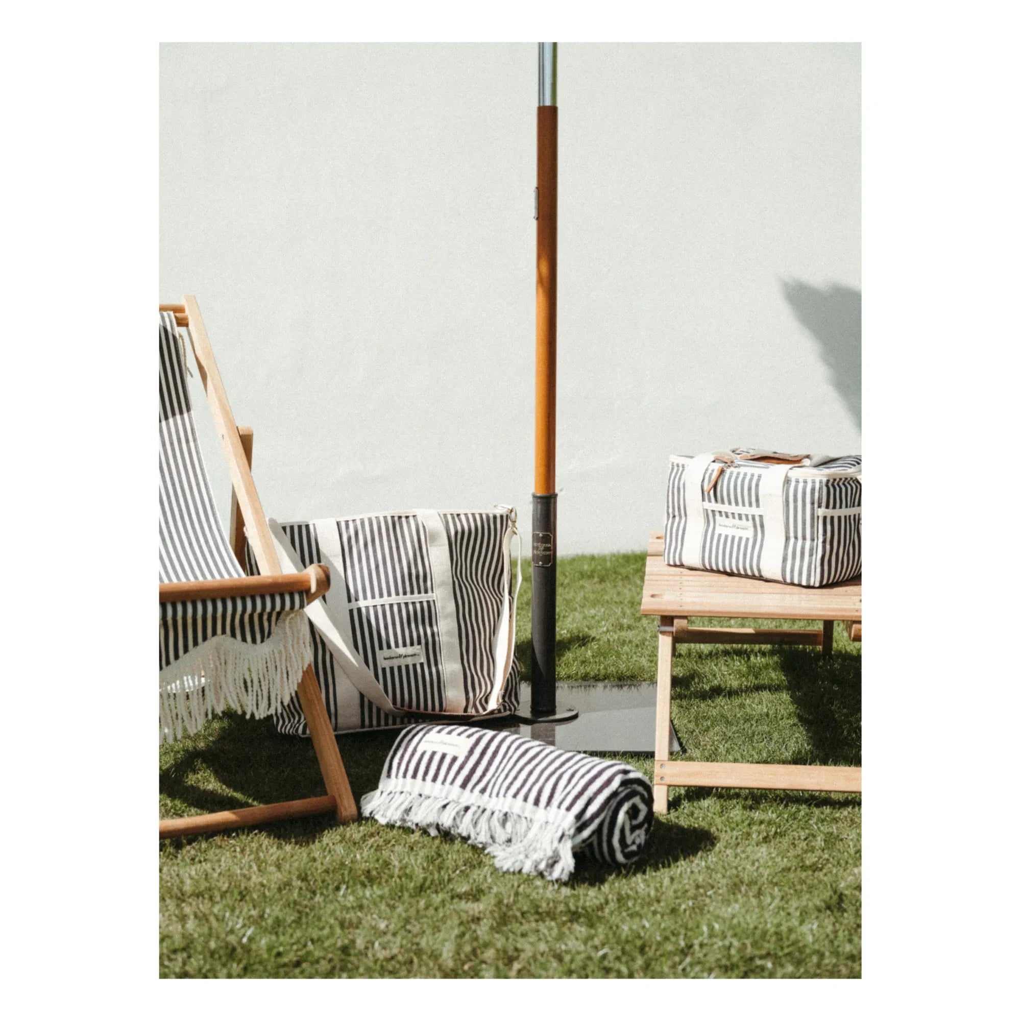 Business & Pleasure Co. - Soporte para paraguas negro
