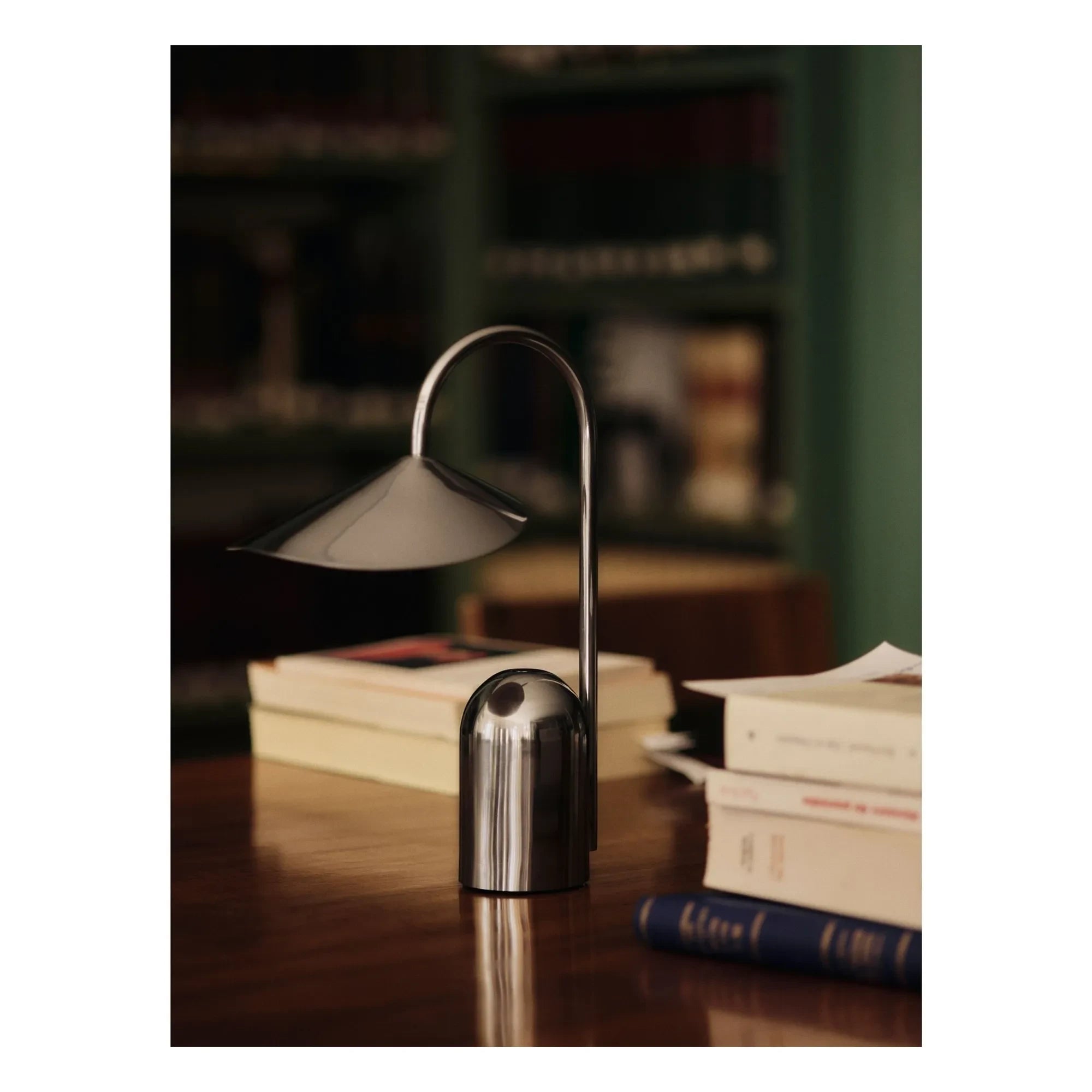 Ferm Living - Lámpara de mesa Arum | Acero