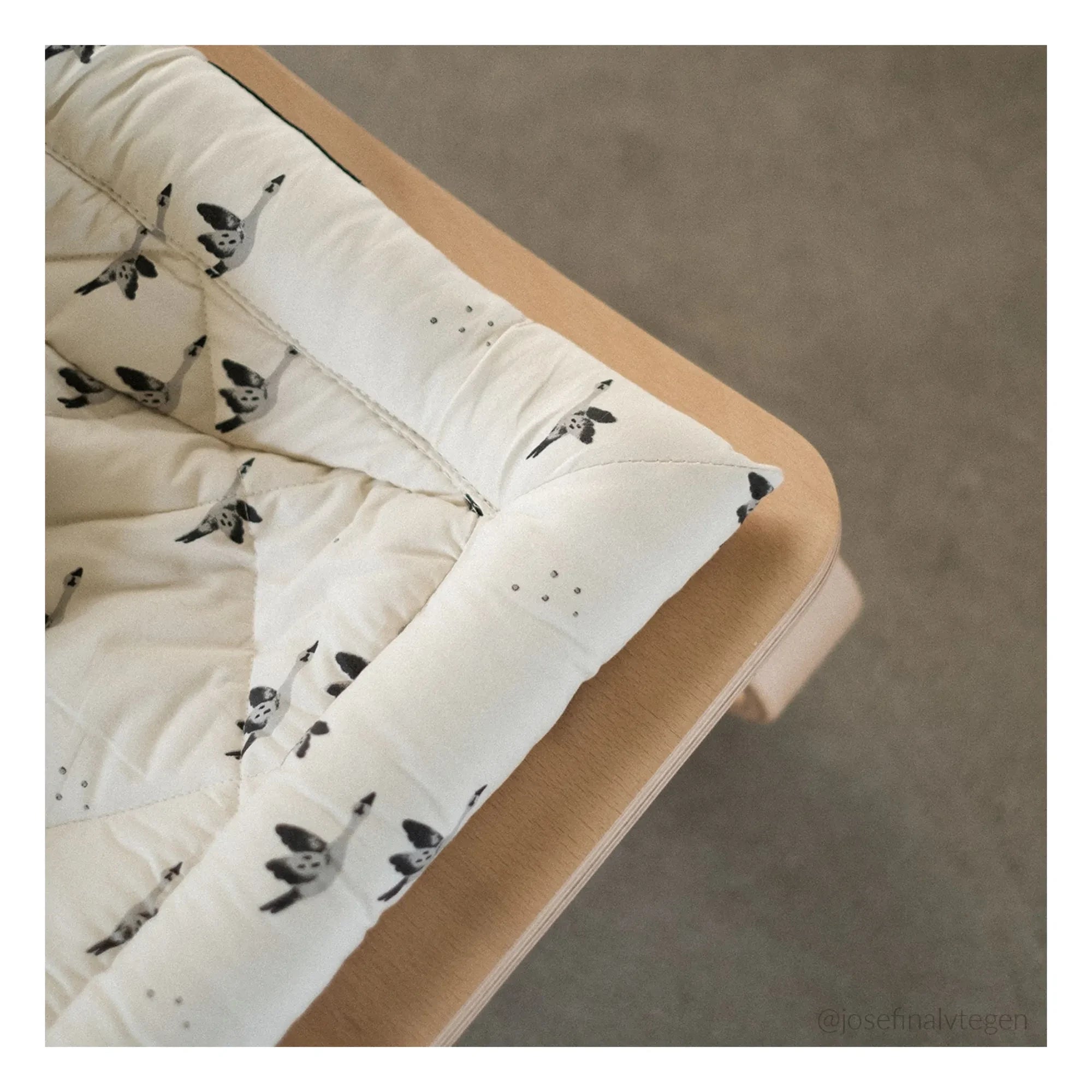 Charlie Crane - Levo asiento de haya - Charlie Crane x Rose in April | Crudo