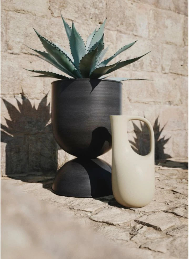 Ferm Living - Maceta reloj de arena | Negro
