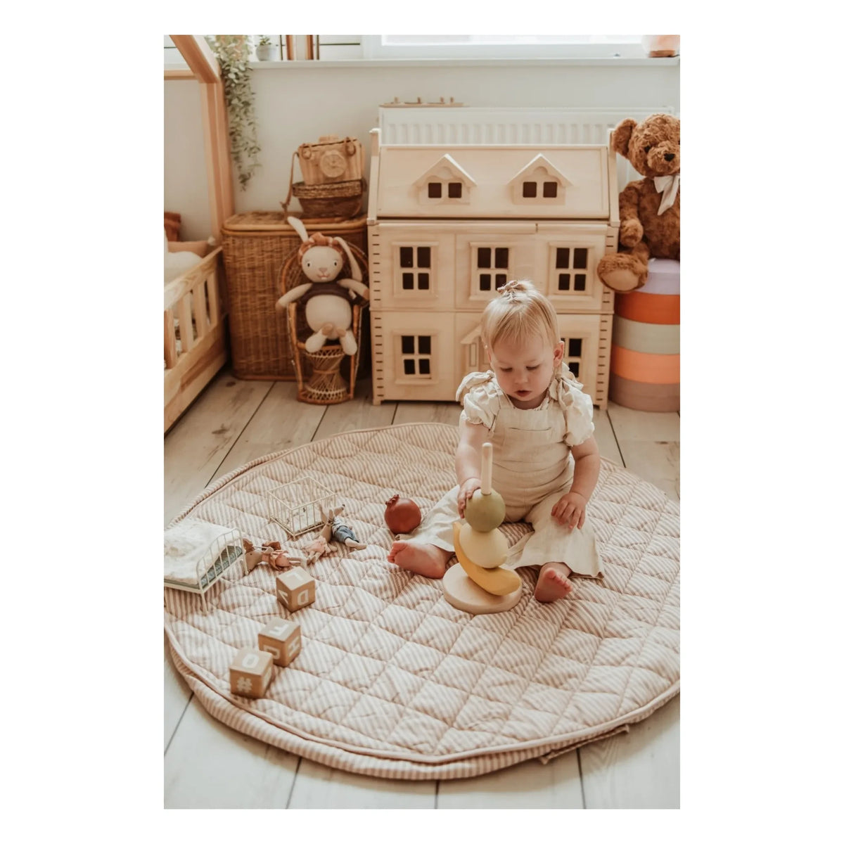 Play and Go - Bolsa / colchoneta para niños pequeños Noomad - Rayas | Mostaza