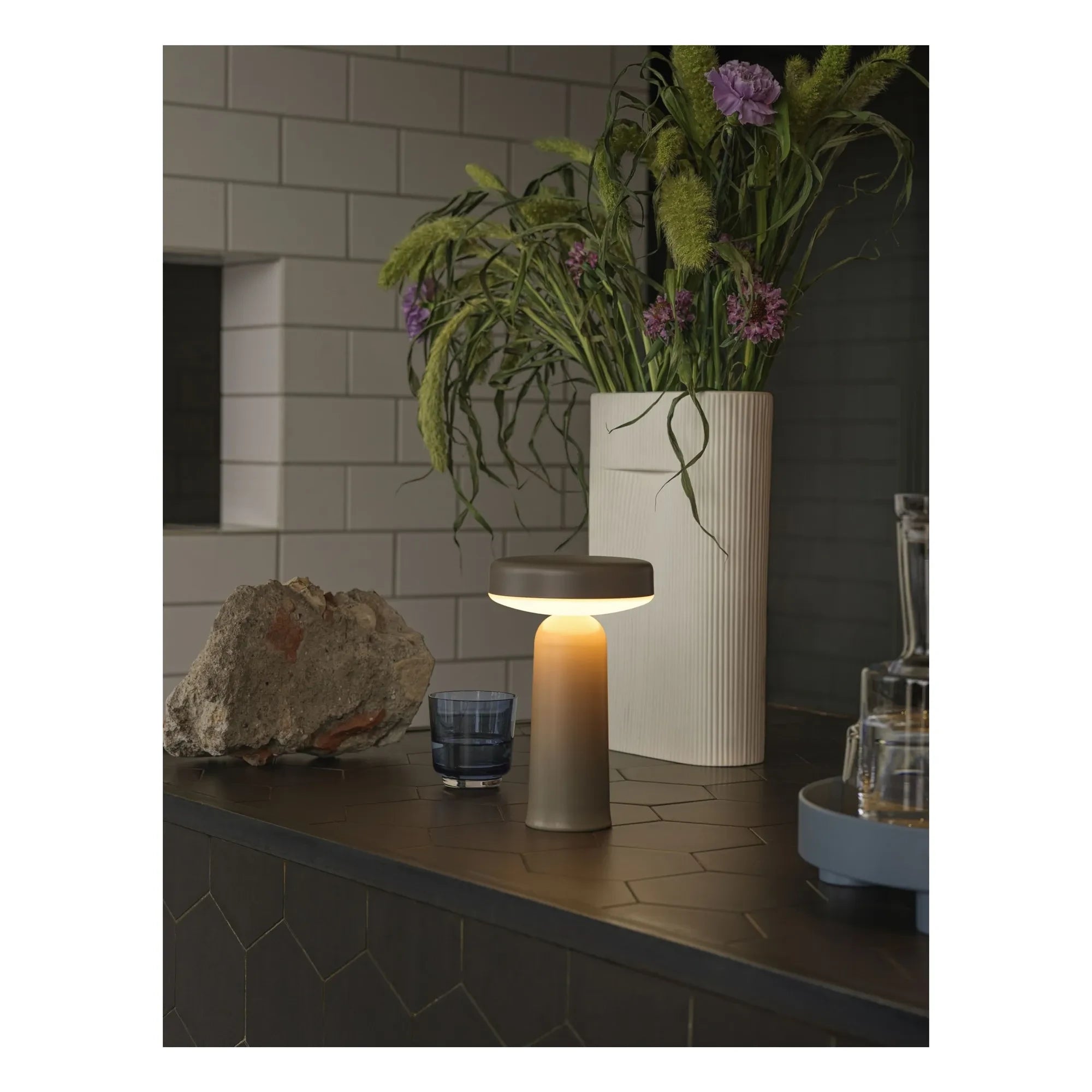 Muuto - Lámpara de mesa Ease, Johan Van Hengel | Marrón topo
