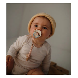 Mushie - Broche para chupete Eva | Colorete