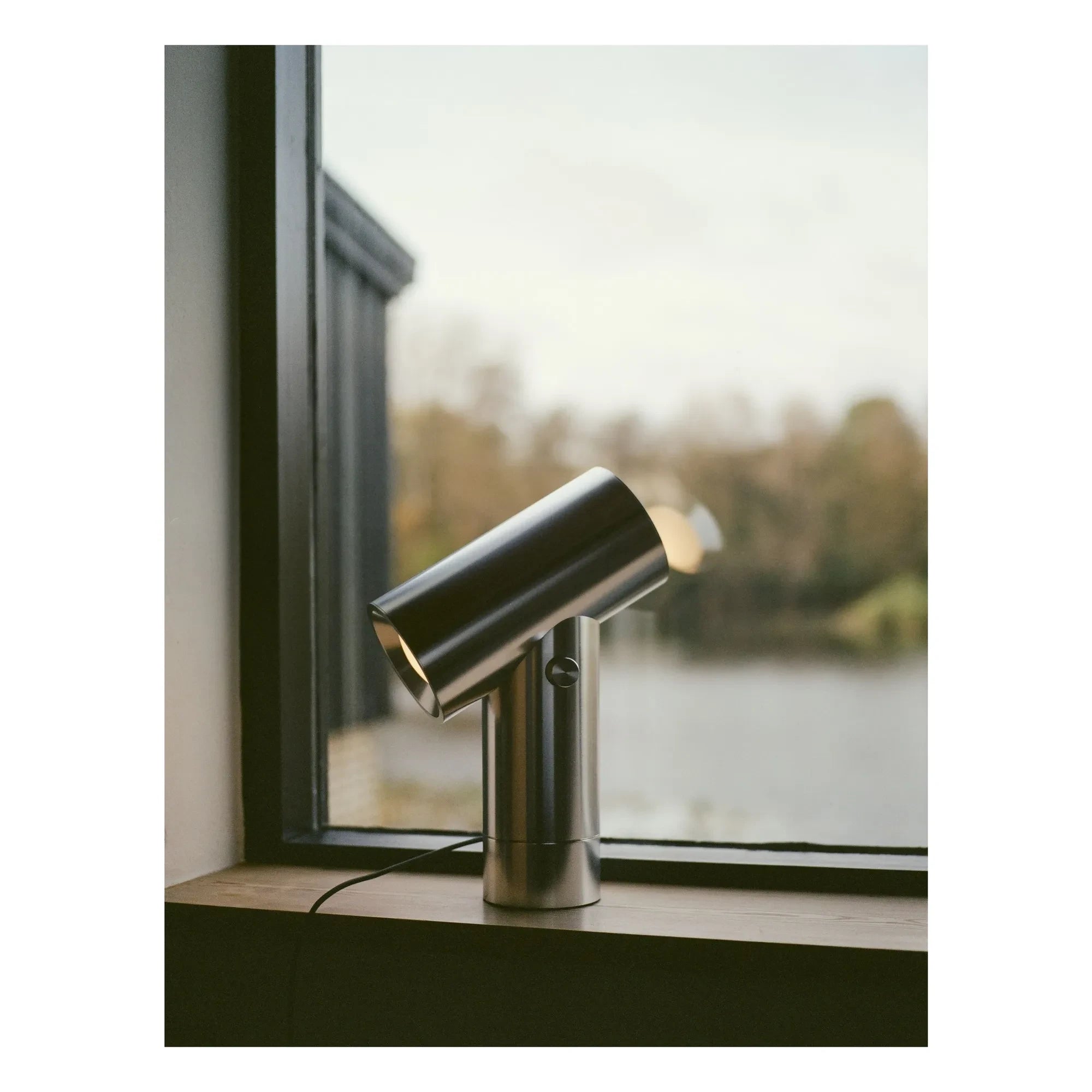 Muuto - Lámpara de mesa Beam, Tom Chung | Aluminio