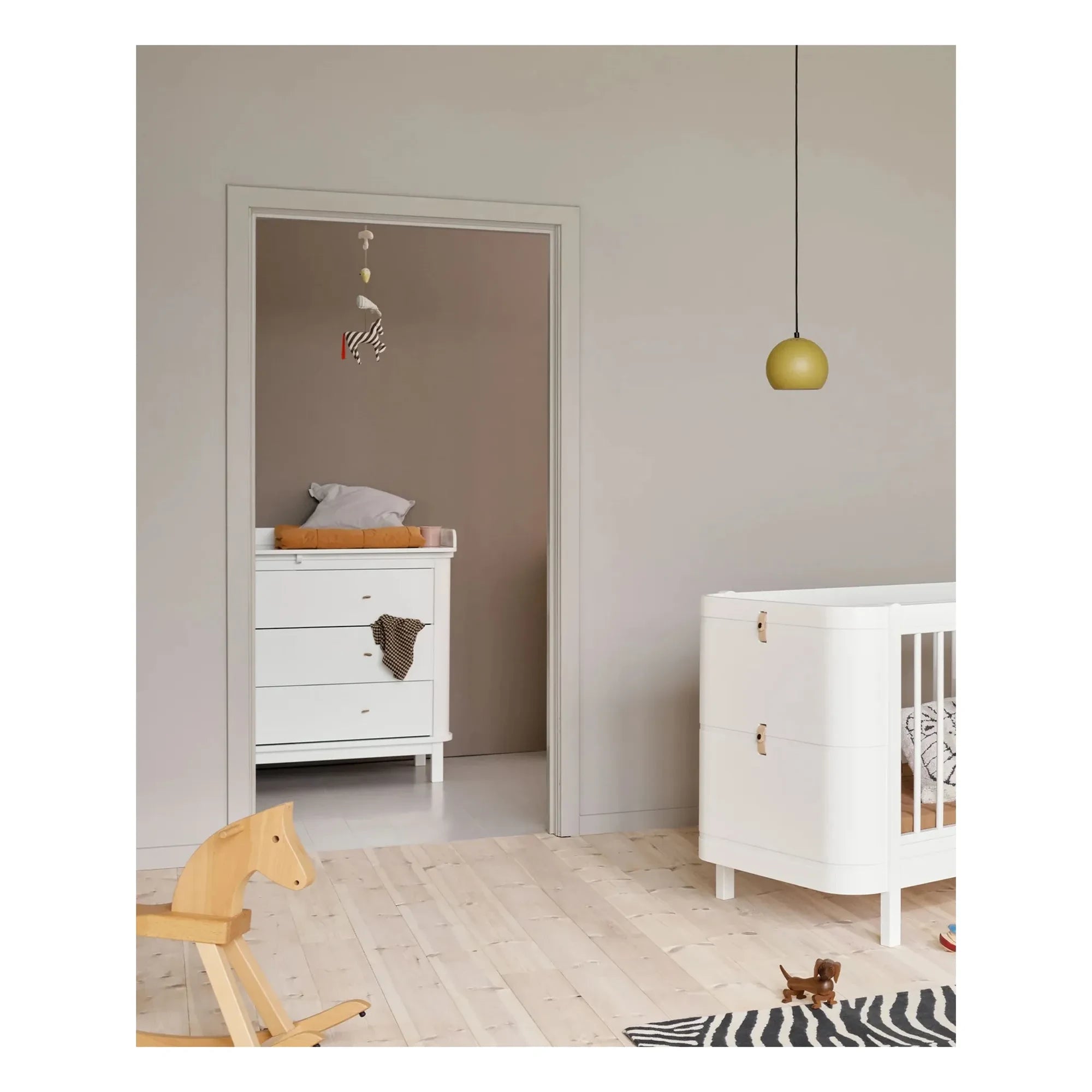 Oliver Furniture - Cambiador de madera con 3 cajones | Blanco