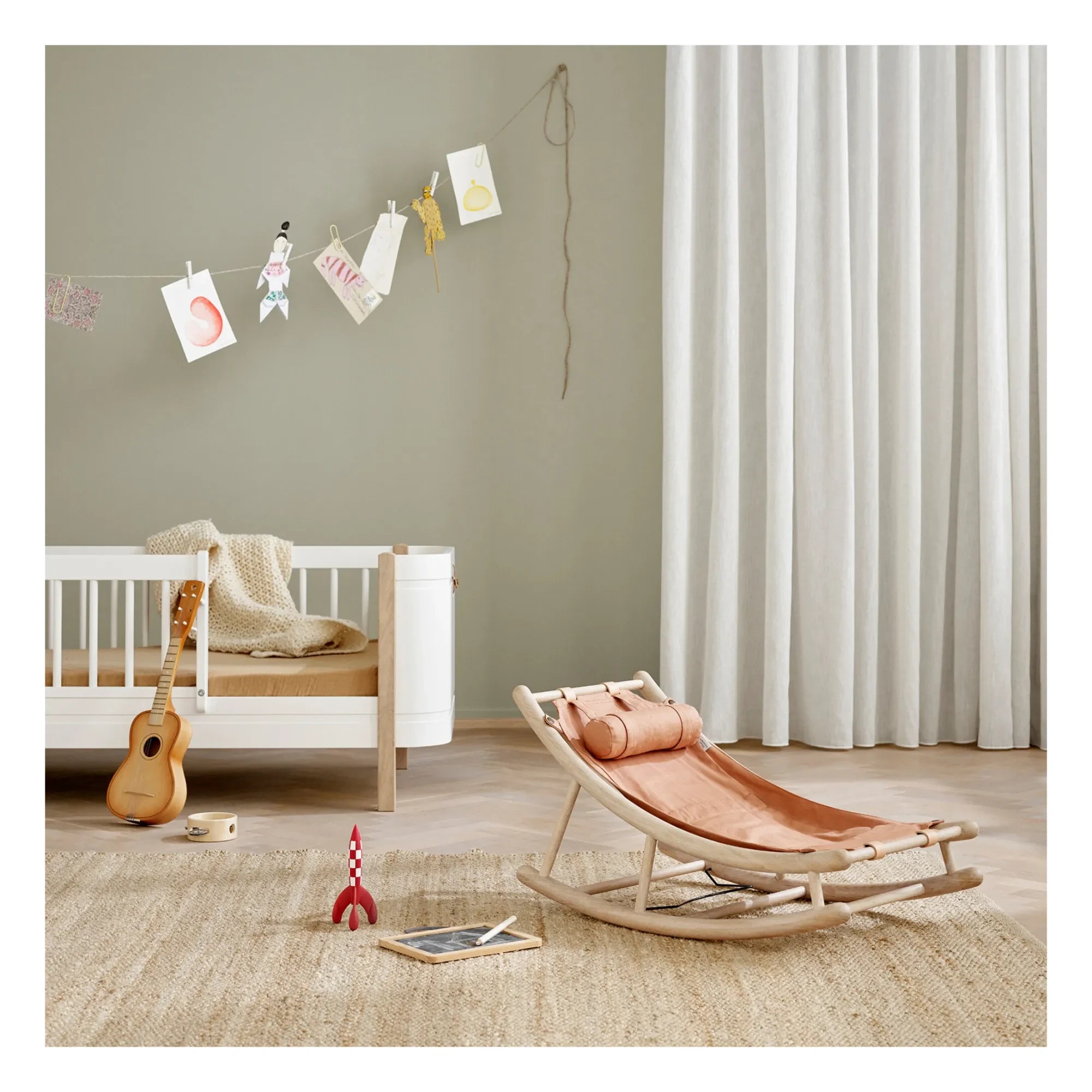 Oliver Furniture - Cojín Rocker para niños | Caramelo