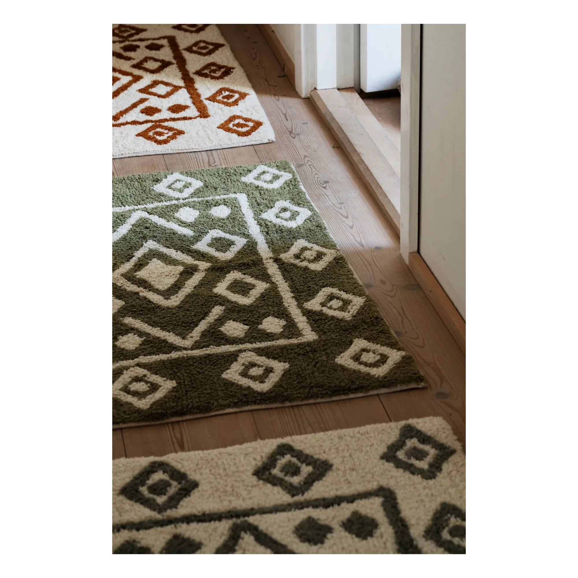 Madam Stoltz - Alfombrilla de baño de algodón con relieve | Verde