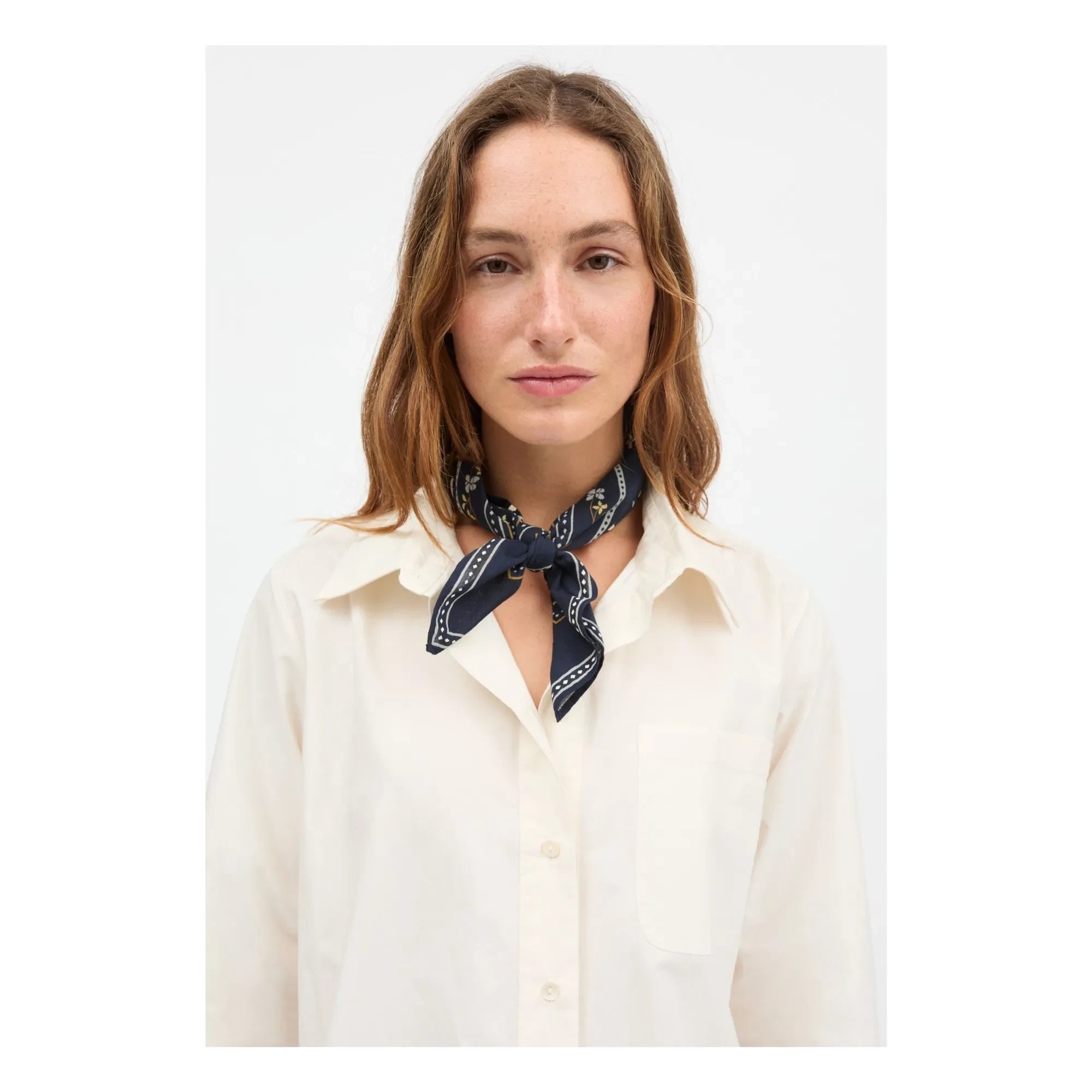 Skall Studio - Pañuelo cuadrado con estampado floral | Azul marino