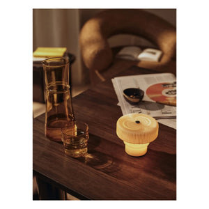 Ferm Living - Lámpara de mesa Ripple | Oats