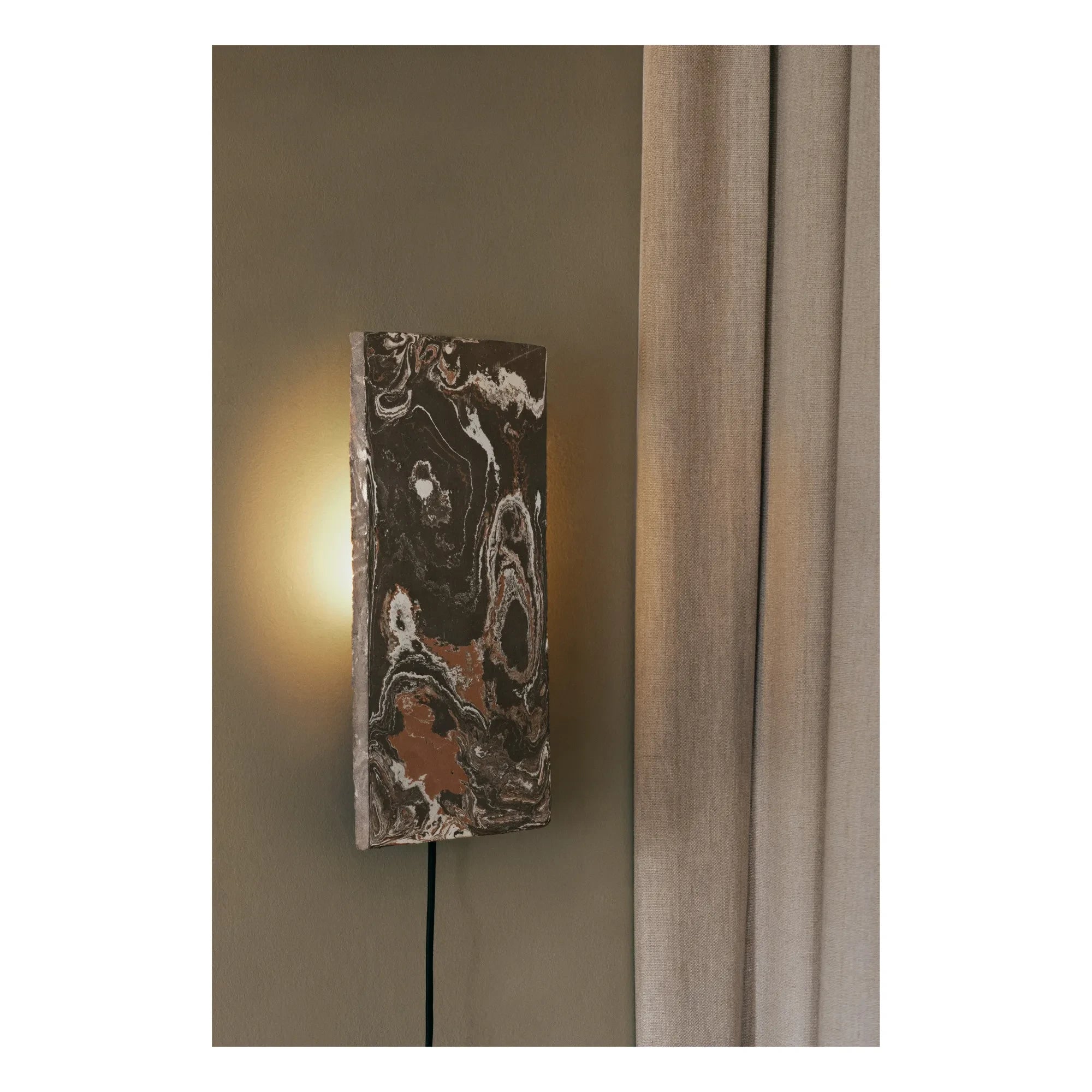 Ferm Living - Lámpara de pared Argilla | Mármol marrón