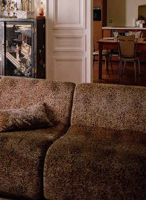 The Socialite Family - Carino Roseanna x The Socialite Family Almohada de terciopelo jacquard con estampado de leopardo | Leopard
