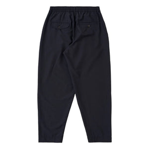 Universal Works - Pantalón de traje tropical plisado | Azul oscuro
