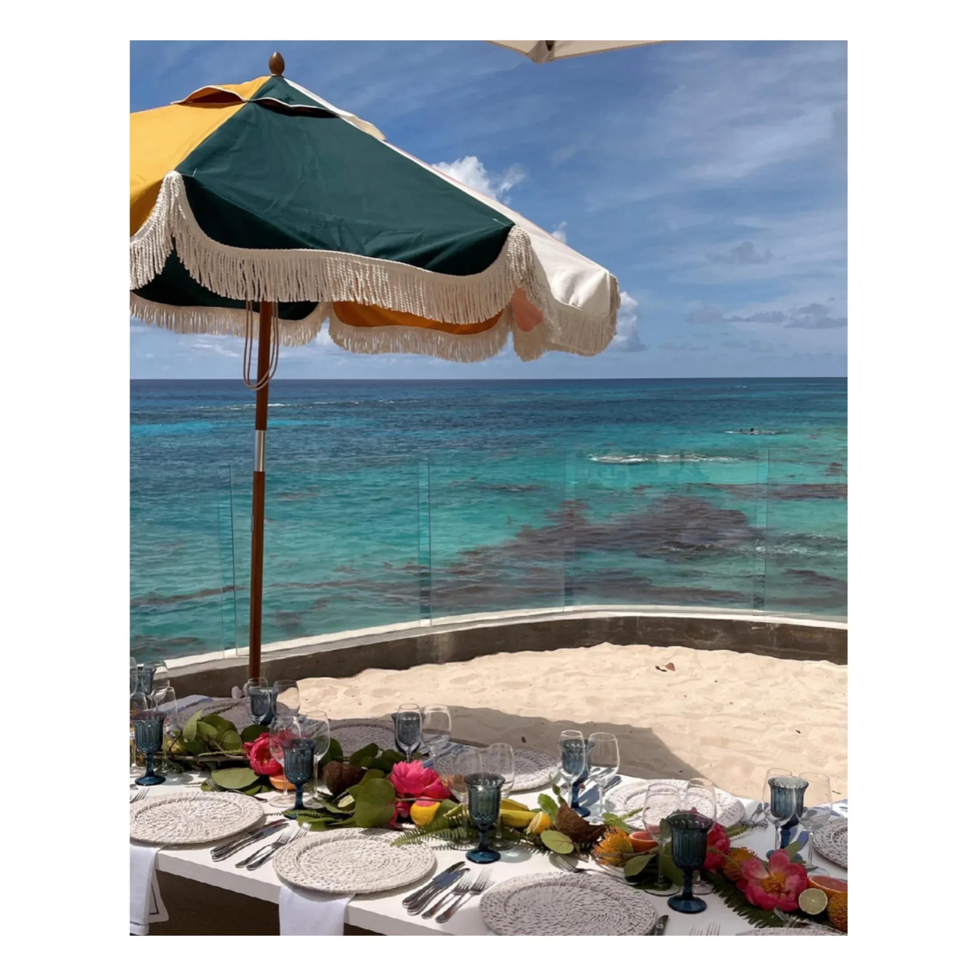 Business & Pleasure Co. - Sombrilla de mercado con flecos