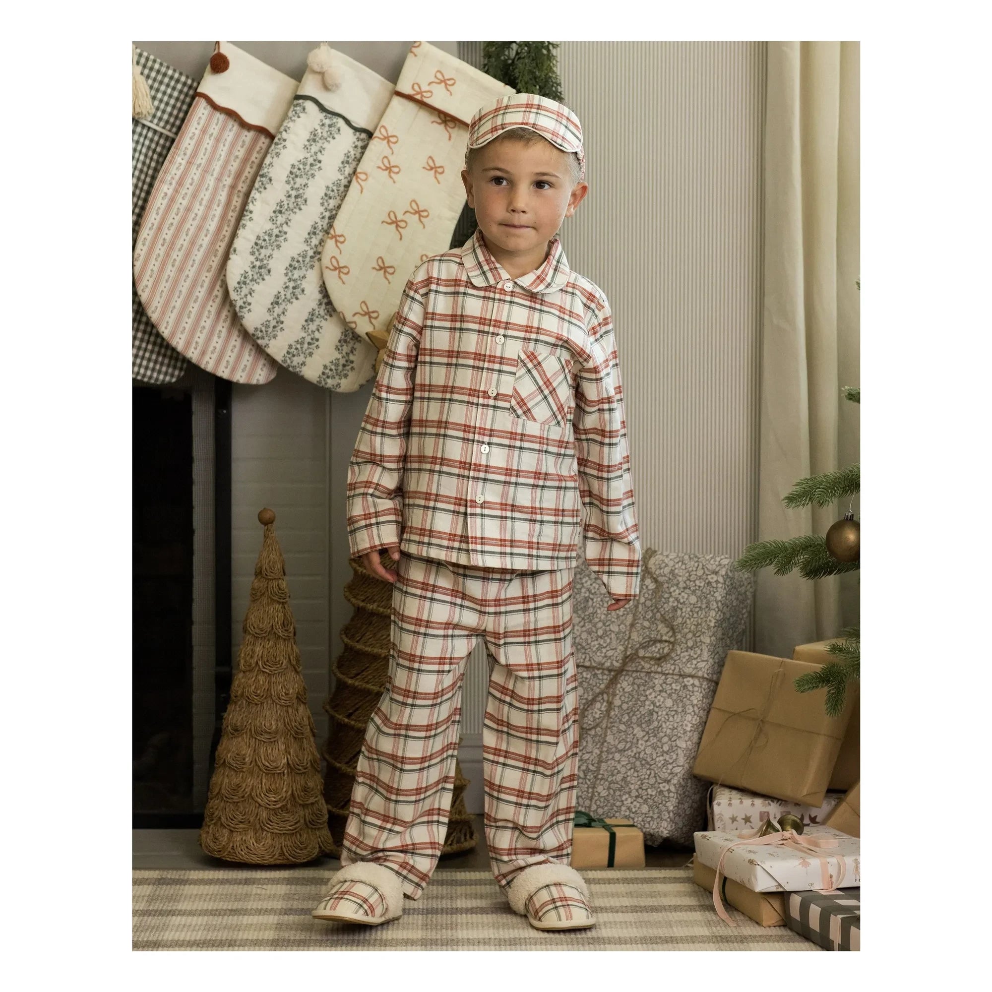 Rylee + Cru - Pantufla de franela Holiday | Crudo