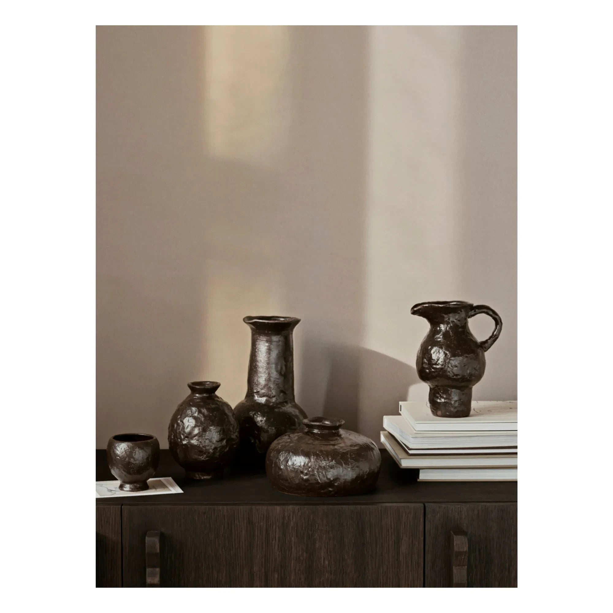 Ferm Living - Jarrón largo Doro de terracota | Marrón