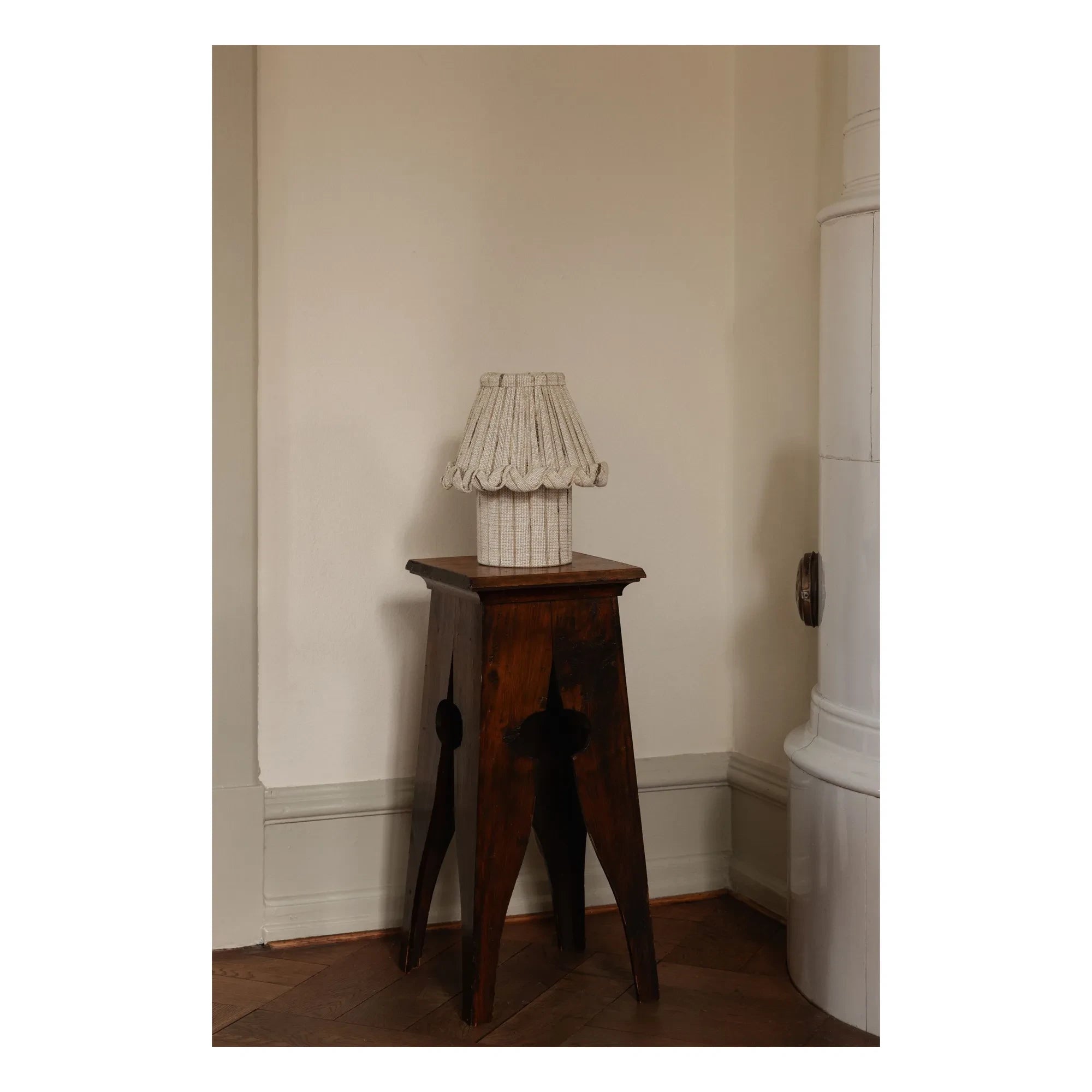 Olsson & Jensen - Lámpara de mesa de lino Shiva | Crema