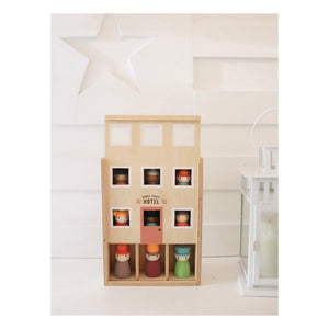Tender Leaf Toys - Hotel Happy Folk y figuras de madera