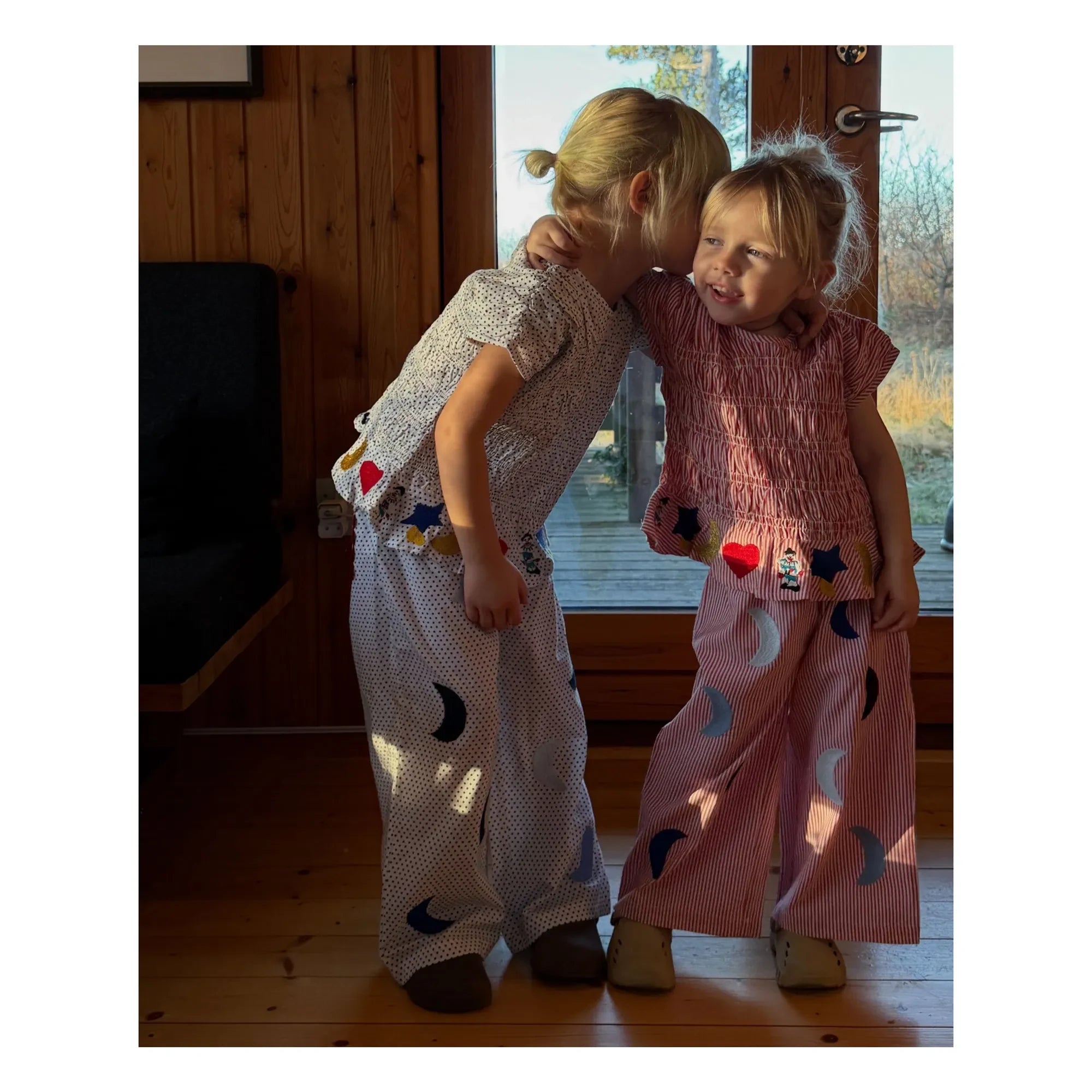 SISSEL EDELBO - Pantalón Saxo a Rayas - Colección Infantil | Rojo