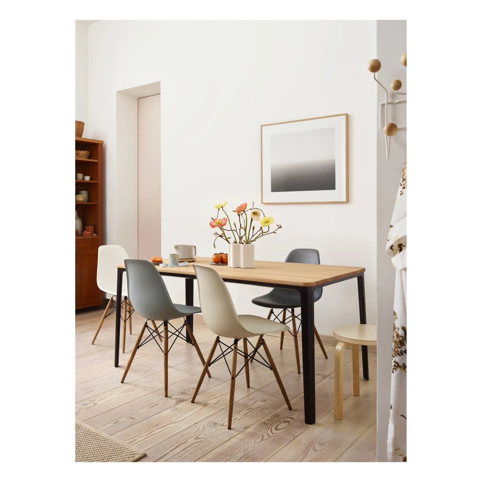 Vitra - Silla DSW de plástico - base de arce - Charles & Ray Eames | Granito
