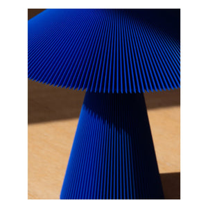 Manu Matters - Lámpara de mesa Teen Jane | Azul Klein