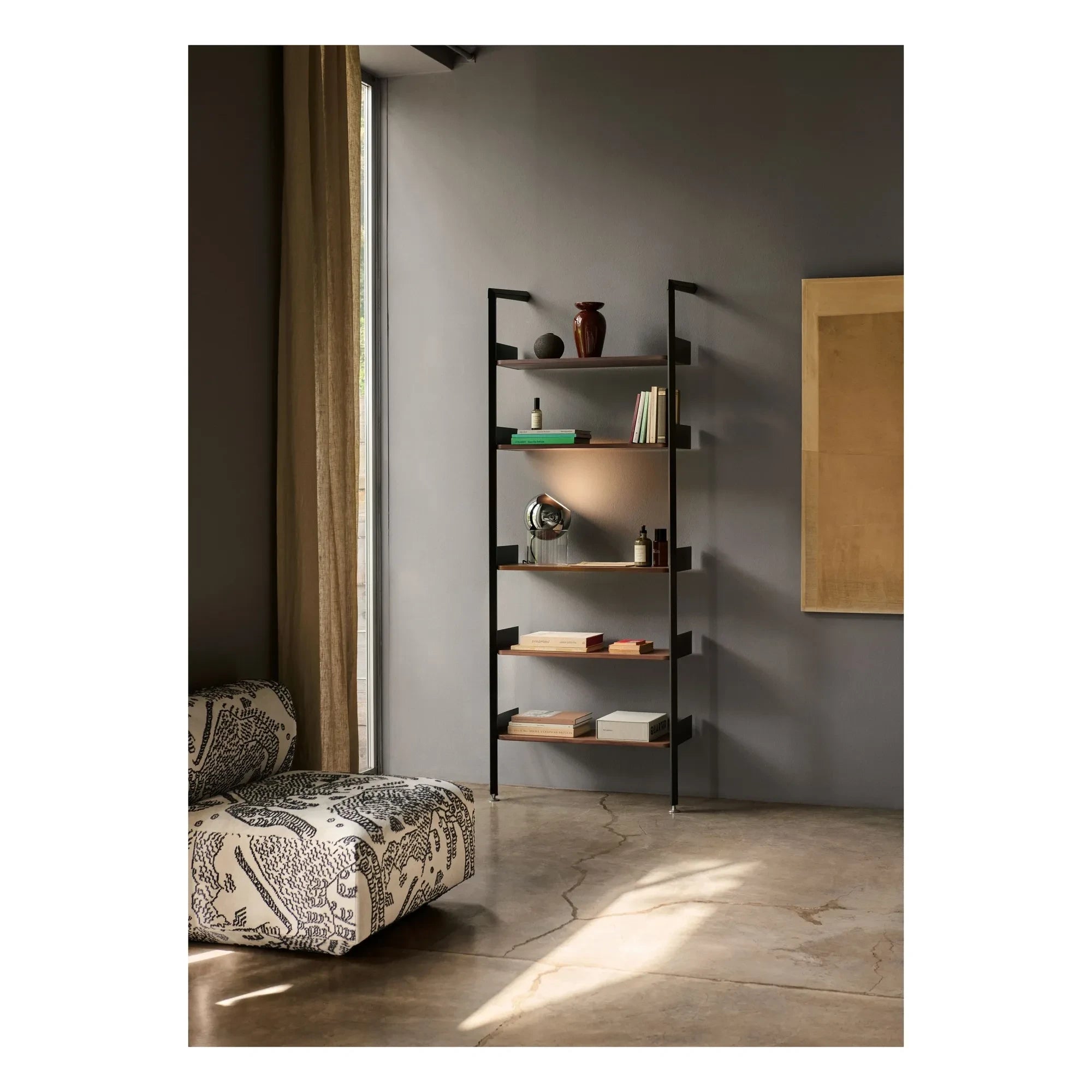& Tradition - Estantería de nogal Rombe IF1 | Antracita