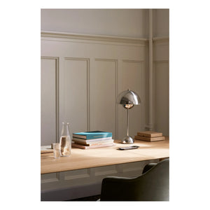 & Tradition - Lámpara de mesa Flowerpot VP3 - Verner Panton, 1969 | Cromo