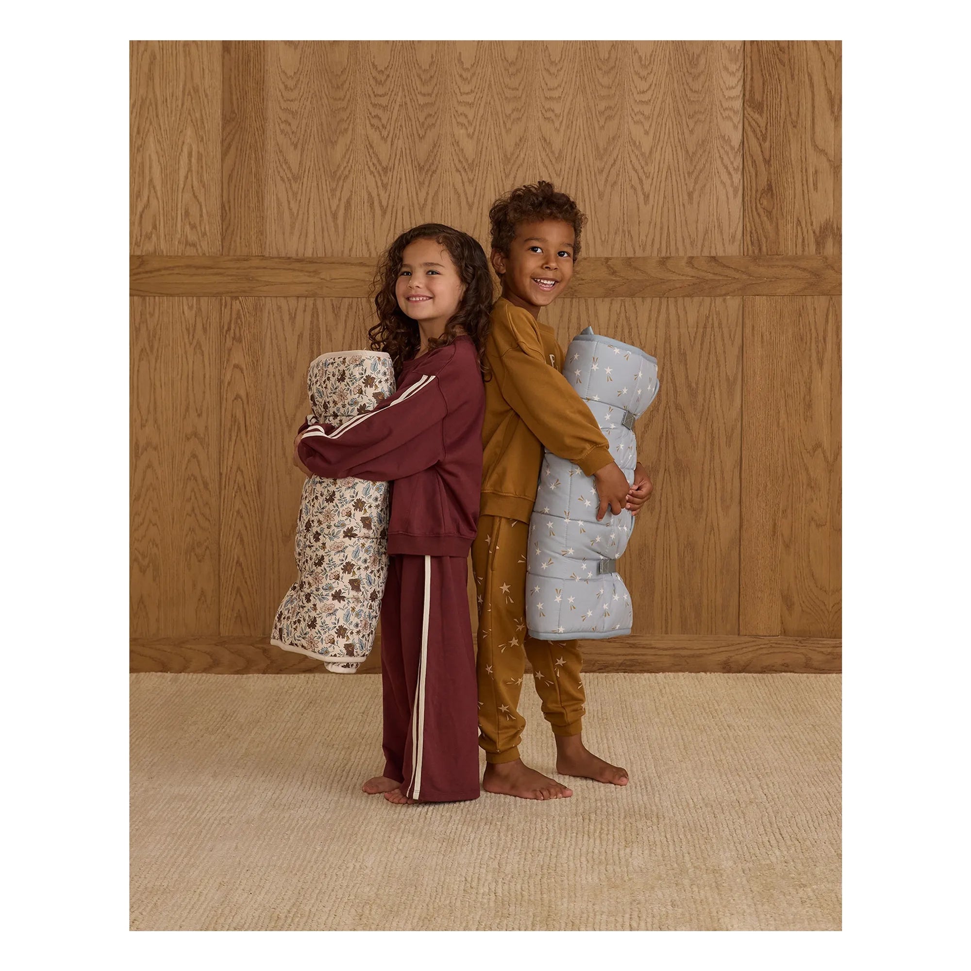Rylee + Cru - Jogger estrellas doradas | Mostaza