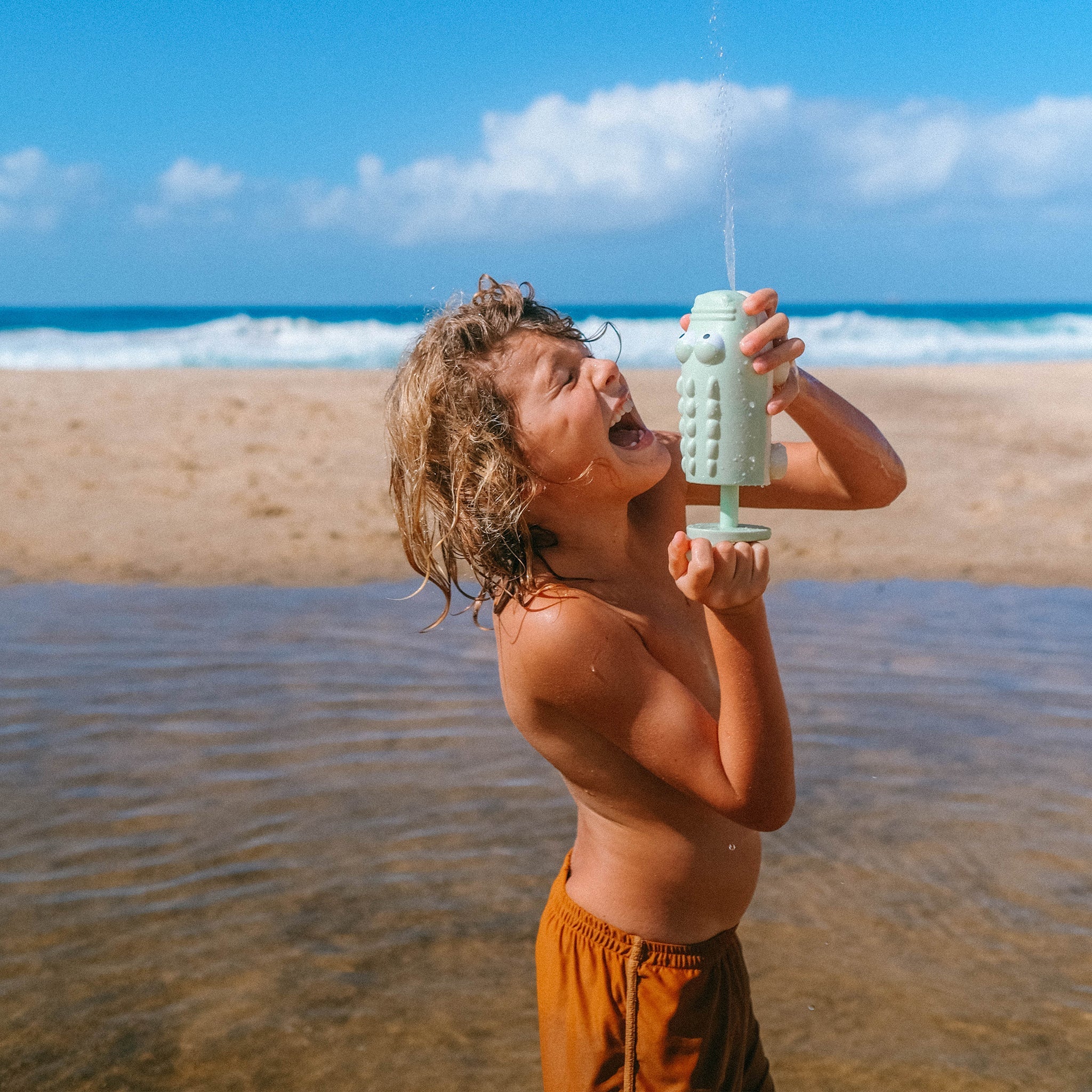 Sunnylife - Cocodrilo juguete acuático chorro para niños