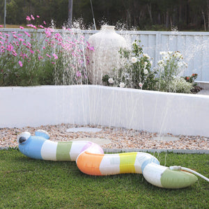 Sunnylife - Juego inflable de jardín con aspersor de agua Wild Multi