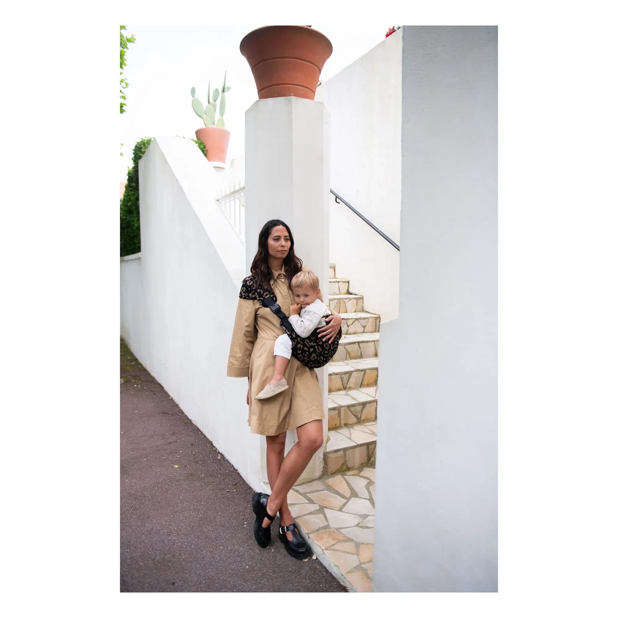 Mama Hangs - Mochila portabebés Carry & Walk | Leopardo negro