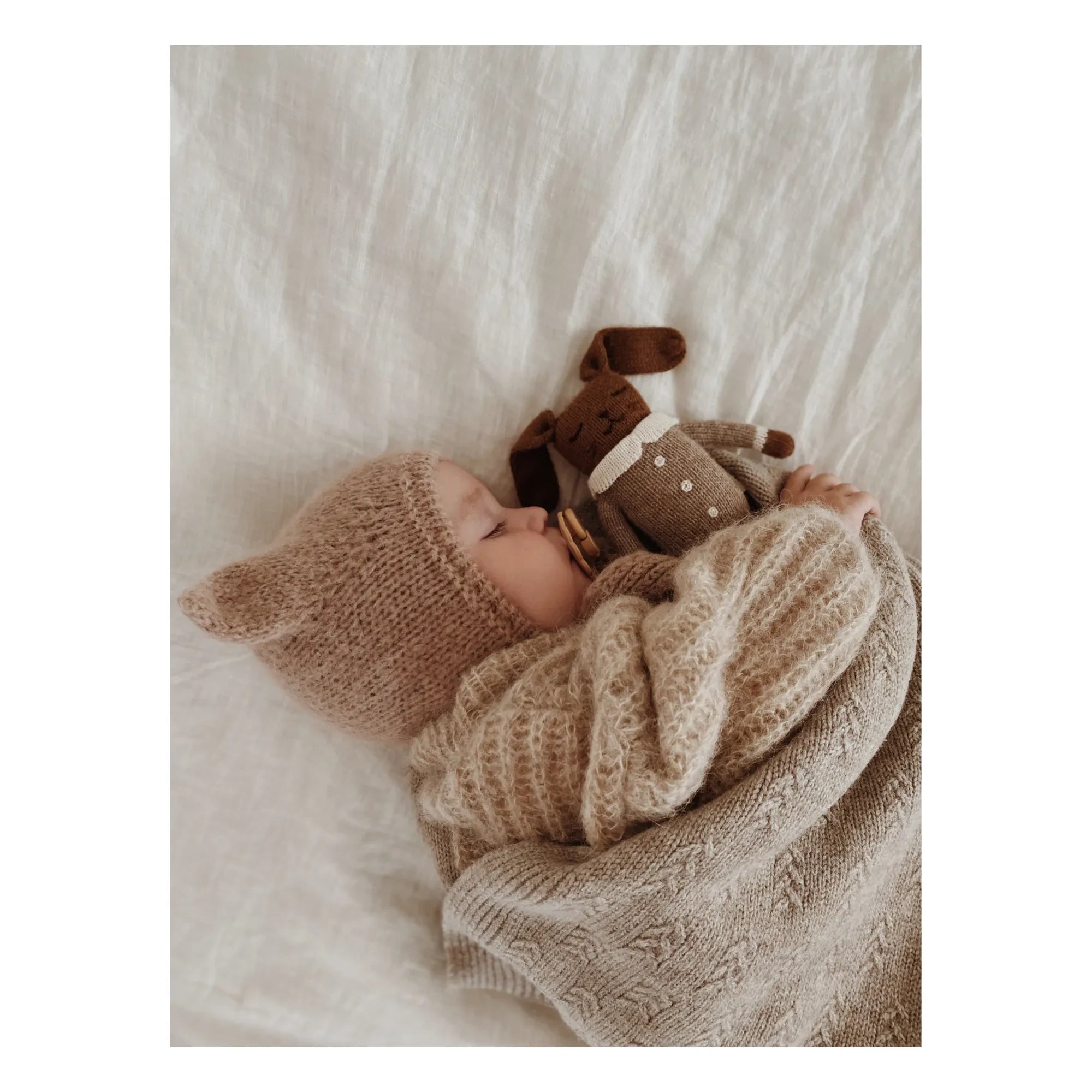 Main Sauvage - Conejo de Peluche con Peto