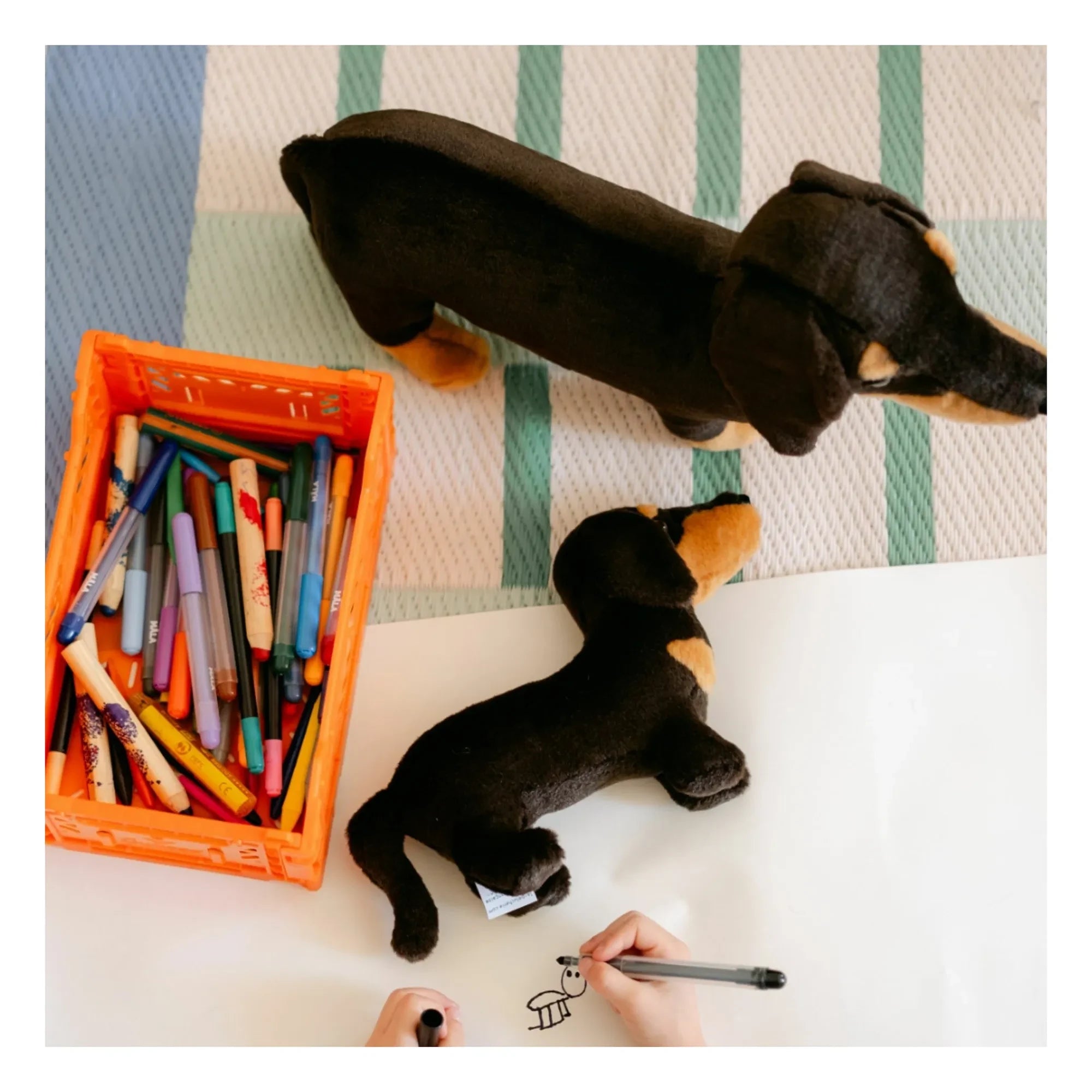 La Pelucherie - Peluche Eugène Dachshund 25 cm | Negro