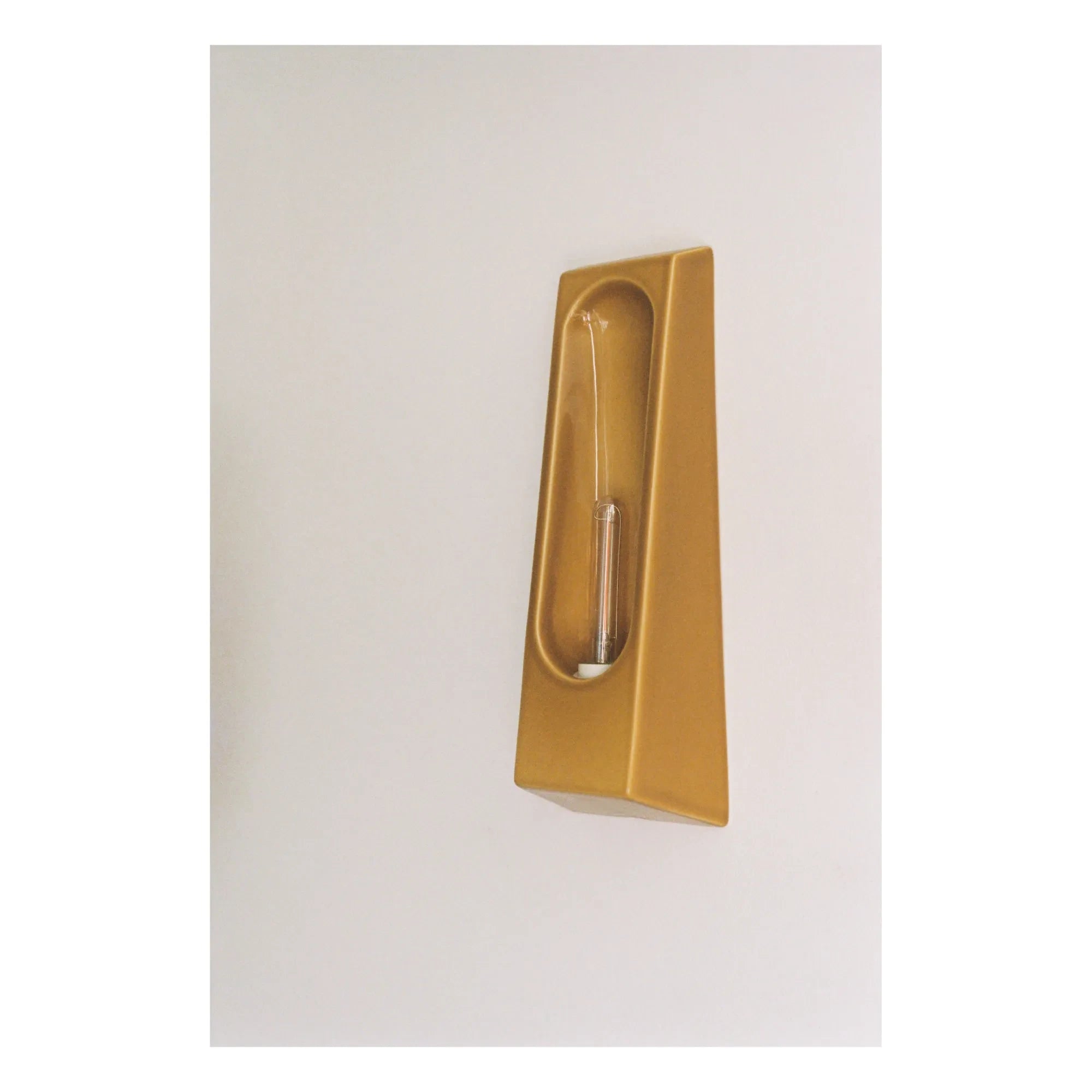 Violaine d'Harcourt - Aplique de pared Applause | Ocre
