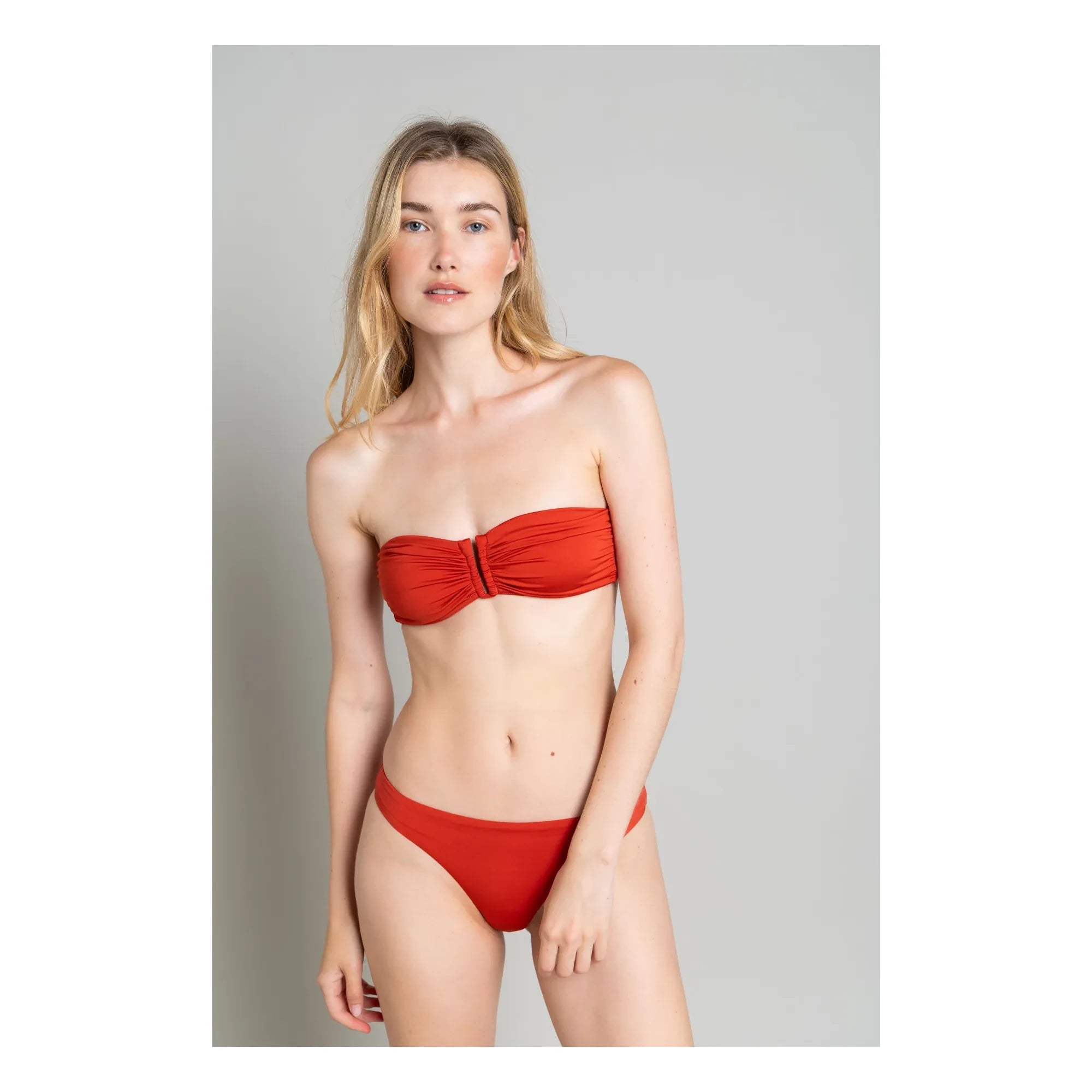 Smallable Woman - Bañador de corte bajo Lisa | Rojo ladrillo