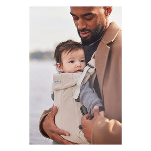 BabyBjörn - Mochila portabebés Harmony con textura de punto jaspeado | Beige