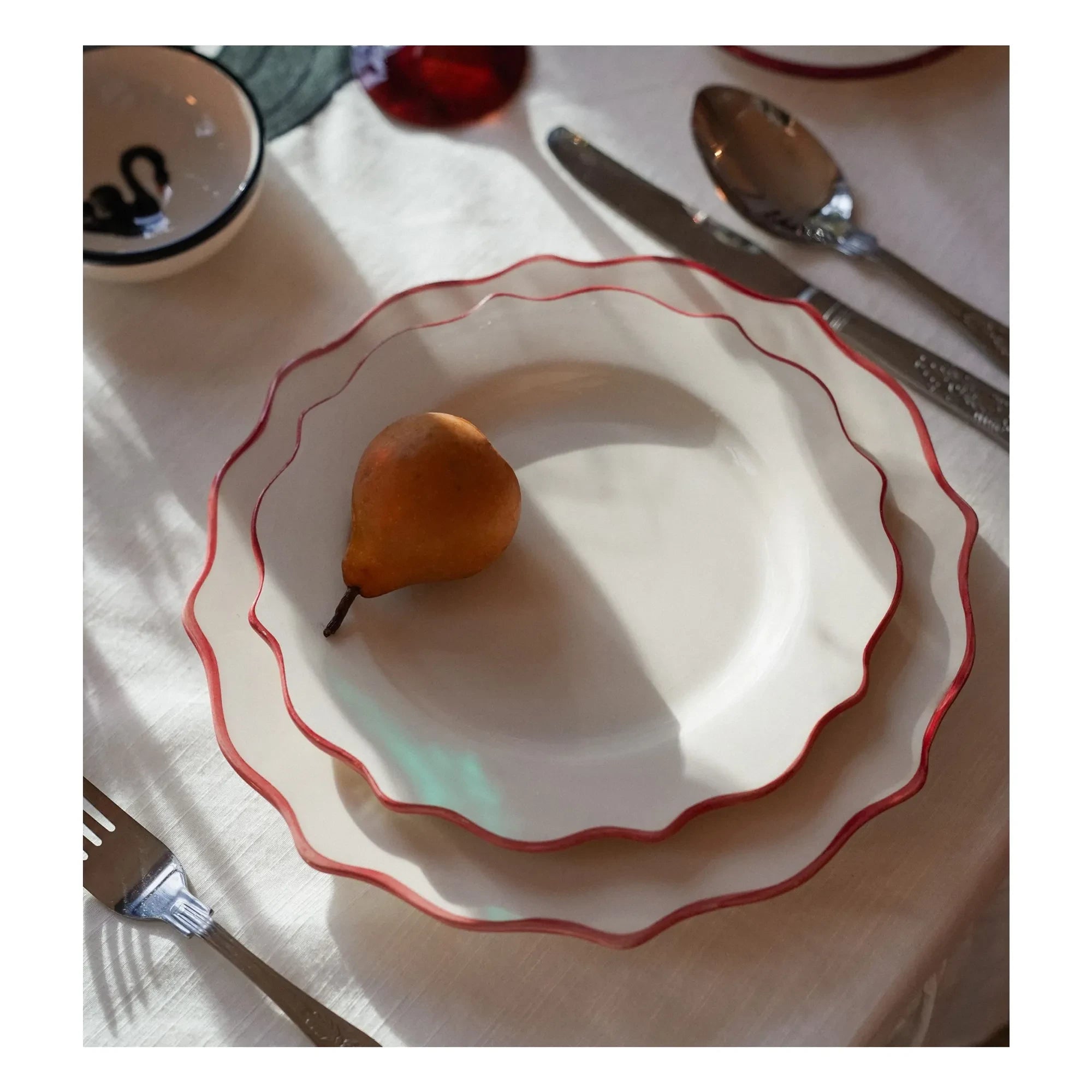 Anna + Nina - Plato volantes carmín | Rojo carmín