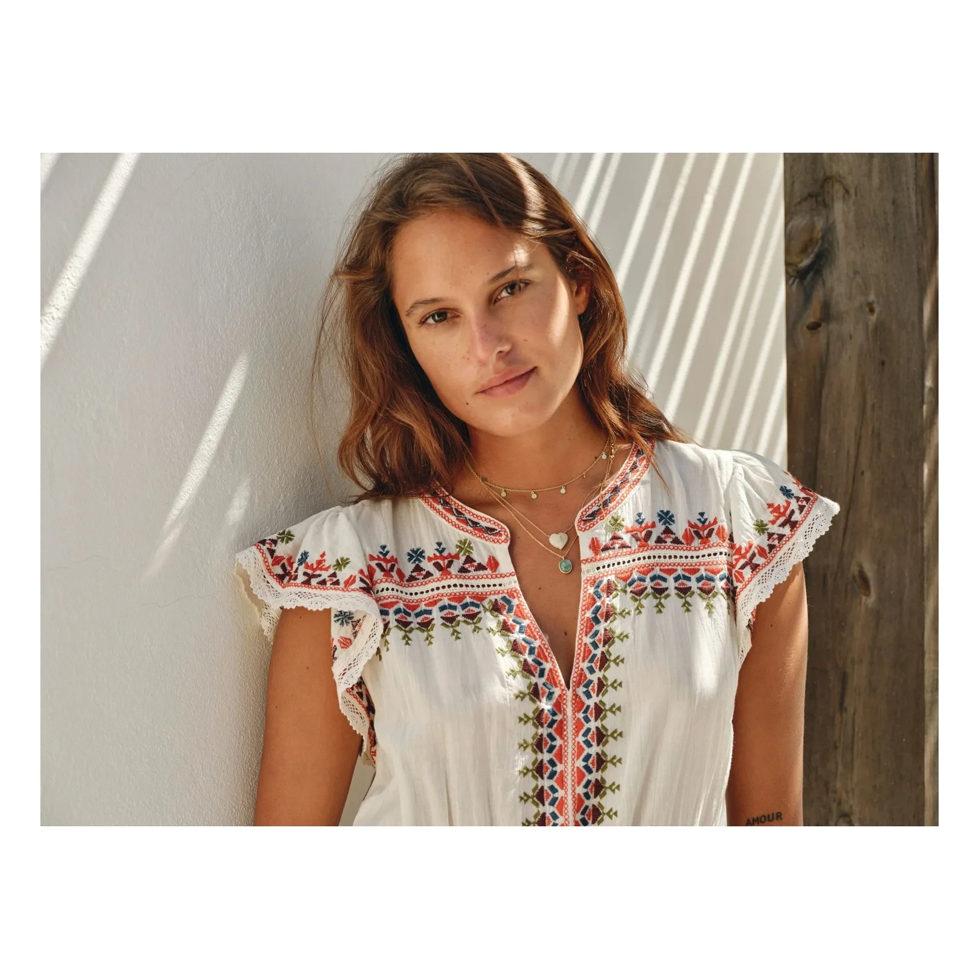 M.A.B.E. - Vestido bordado Rani Pamuk | Crudo