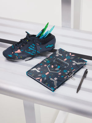Smiggle - Estuche con diseño de bota de fútbol Power Play