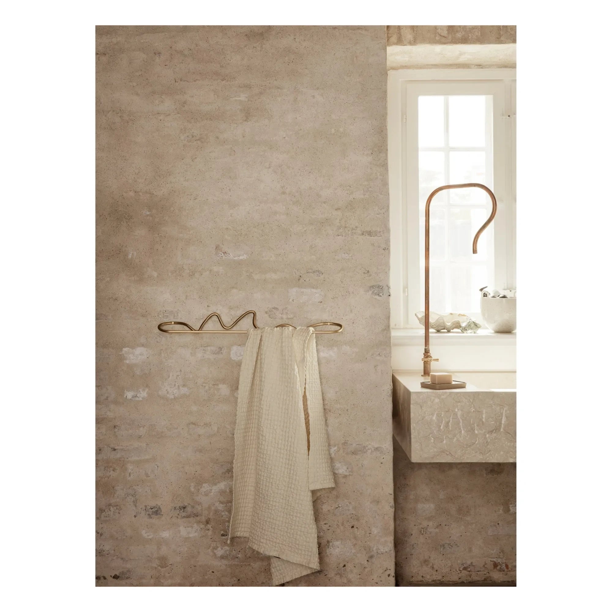 Ferm Living - Toallero Curvature | Latón