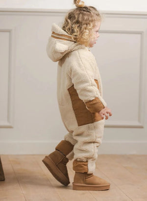 Töastie - Chaqueta impermeable Cloud Sherpa hecha de fibras recicladas | Arena