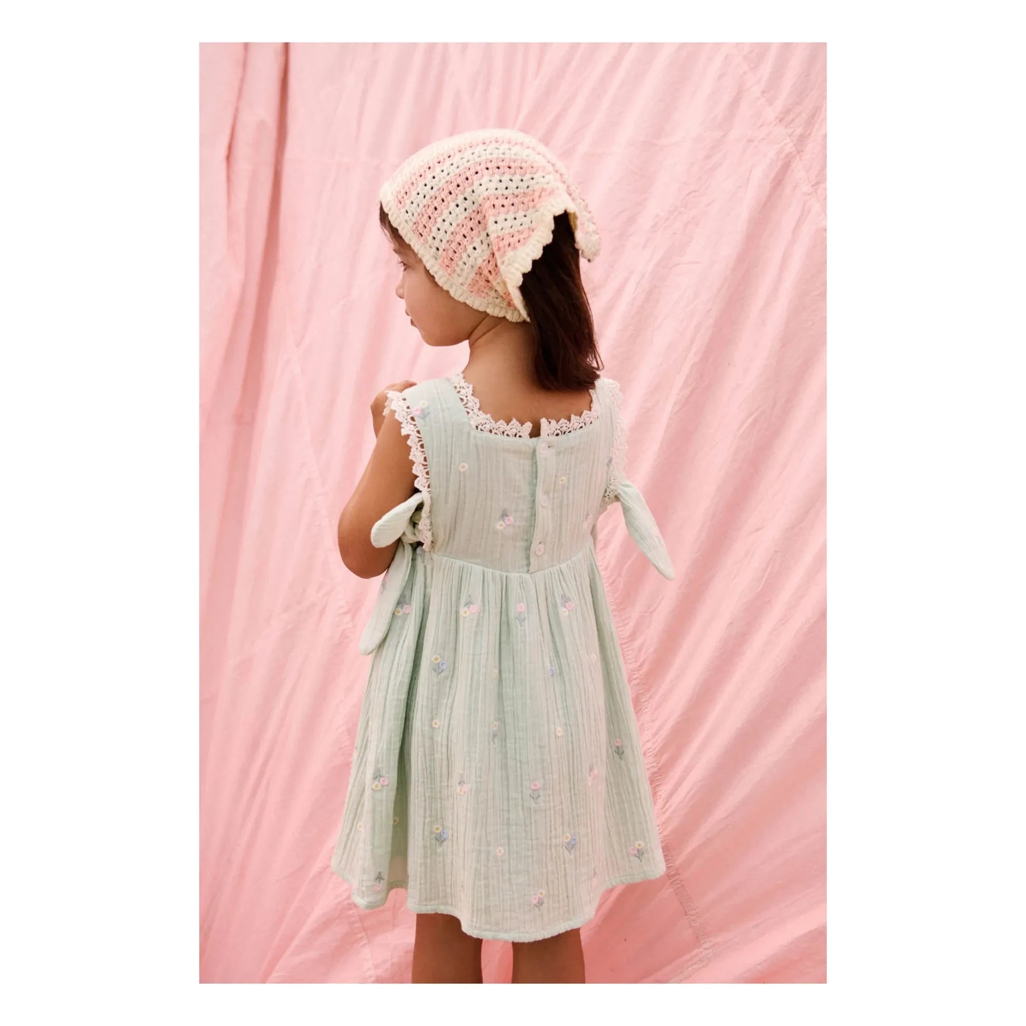 Louise Misha - Vestido de babero Aloisa Fleurie Pilili | Verde almendra