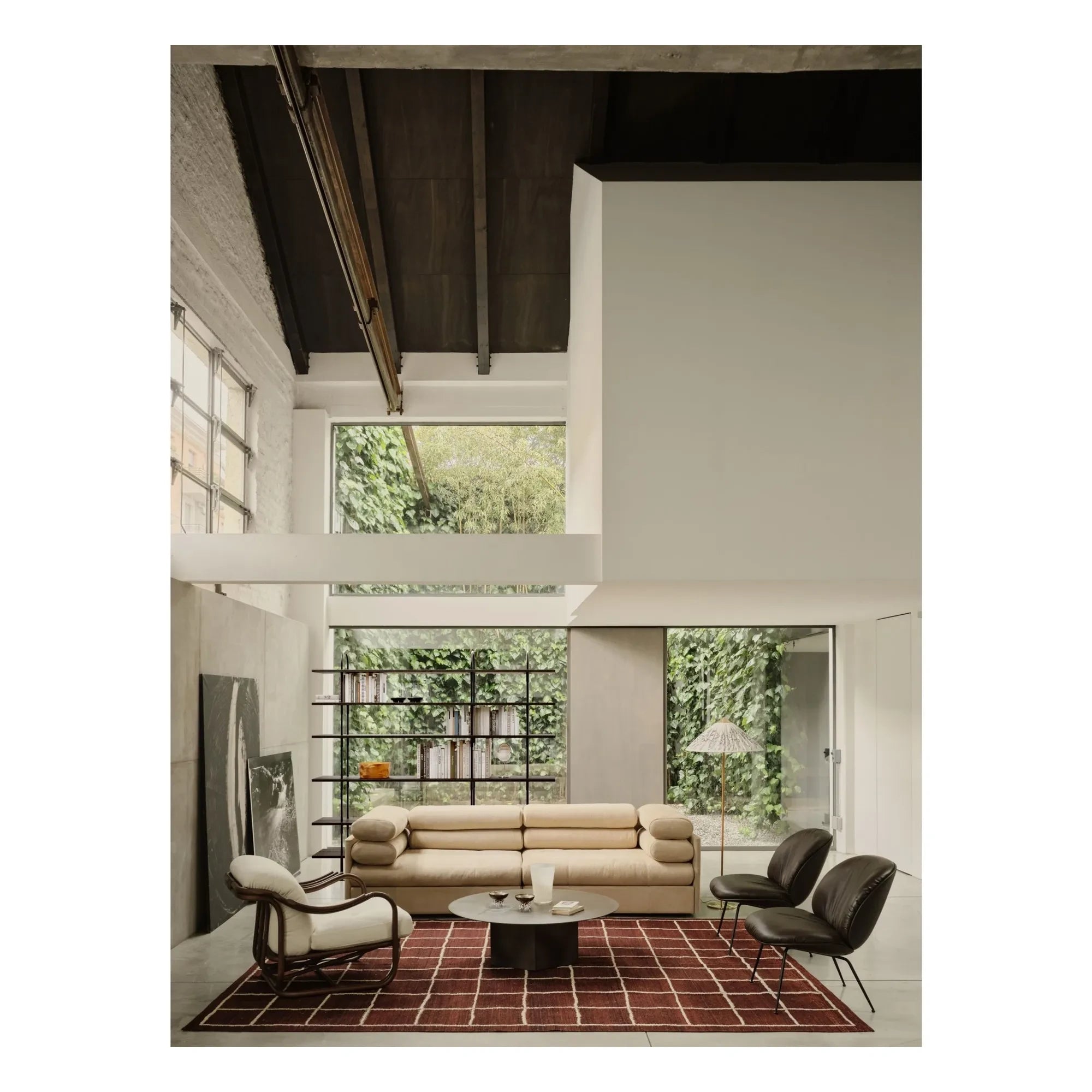 Sillón lounge Gubi - Beetle de cuero suave, Gamfratesi | Café