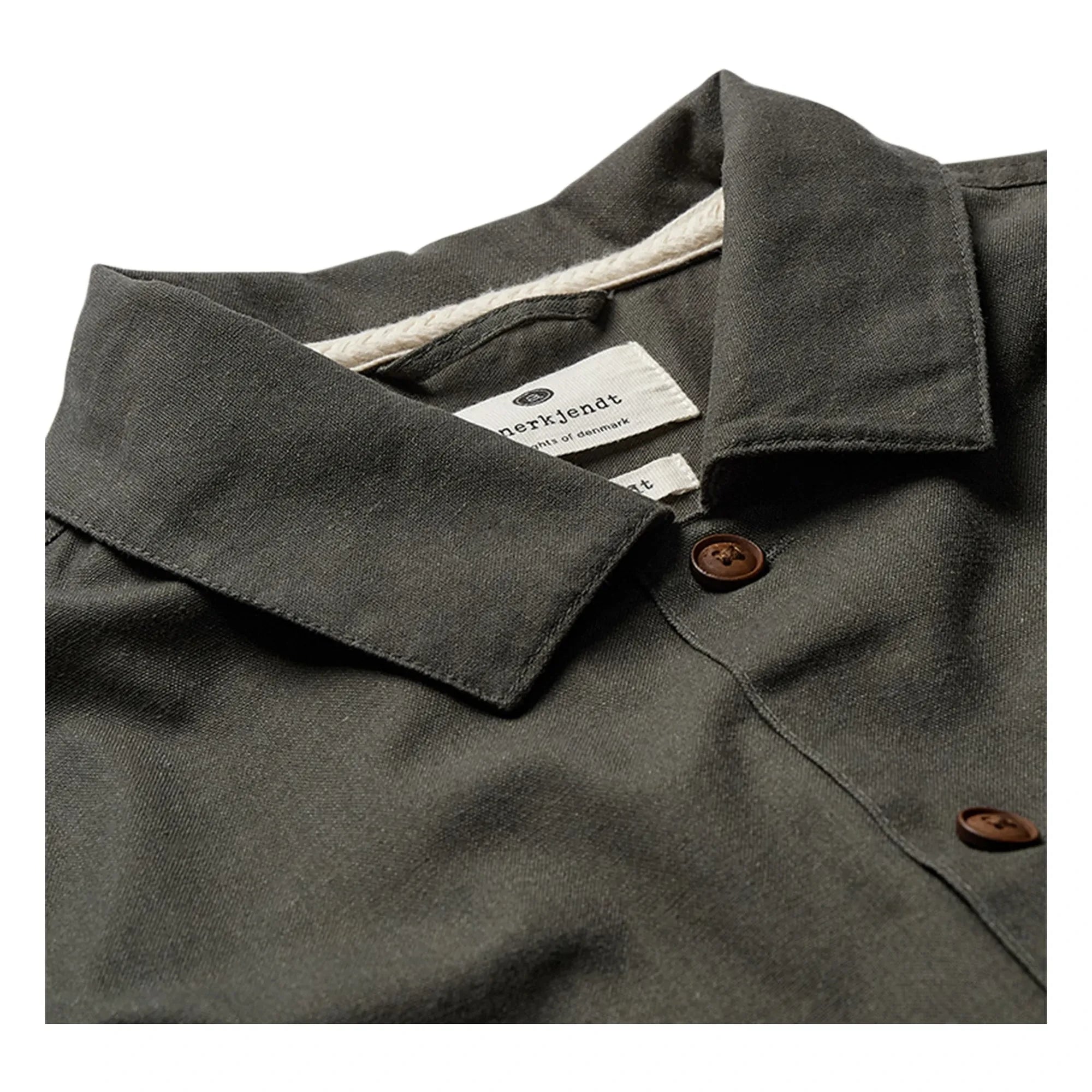 Anerkjendt - Camisa de lino Akotto | Verde Oscuro